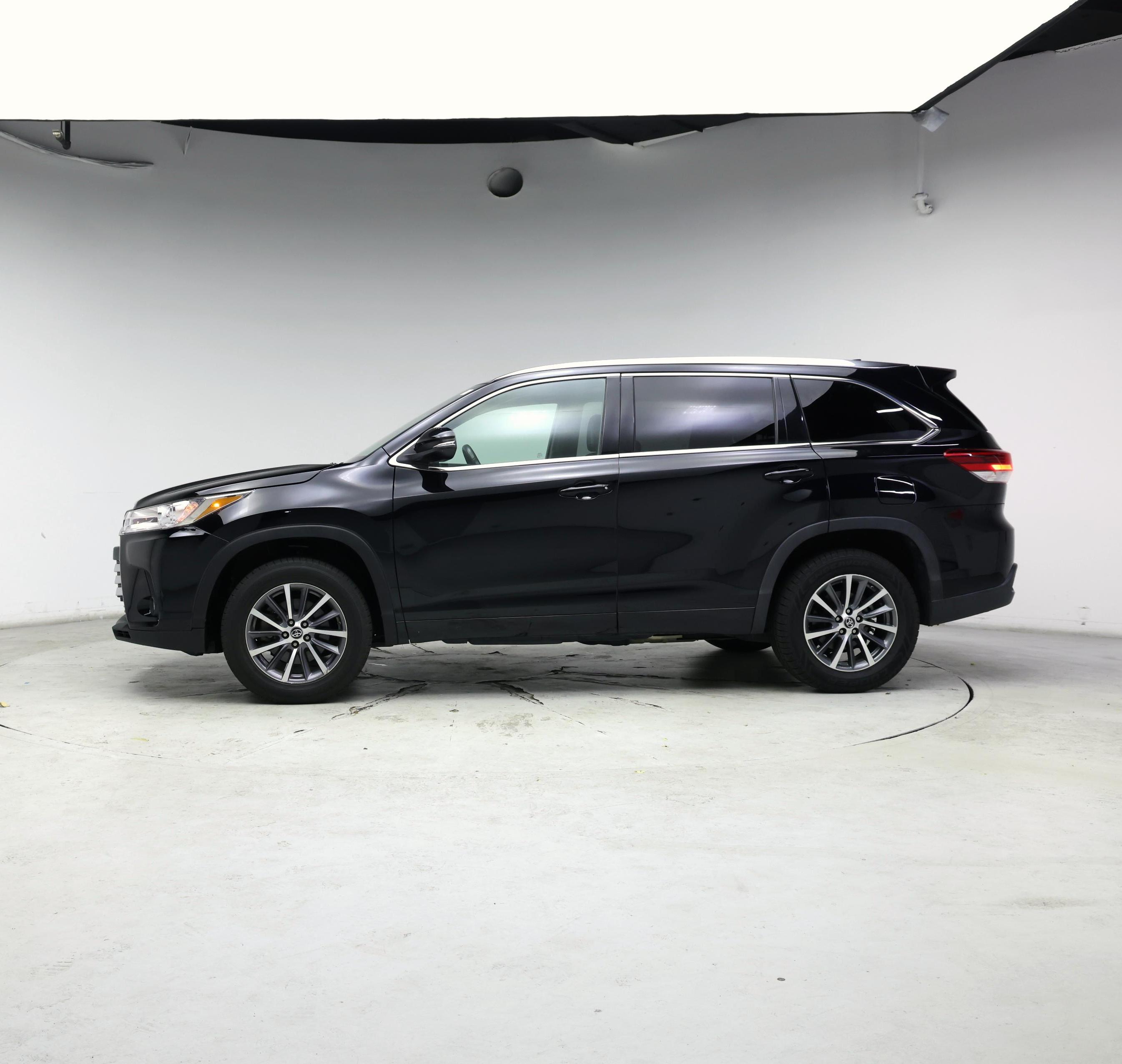 Thumbnail: 2018 Toyota Highlander - 3