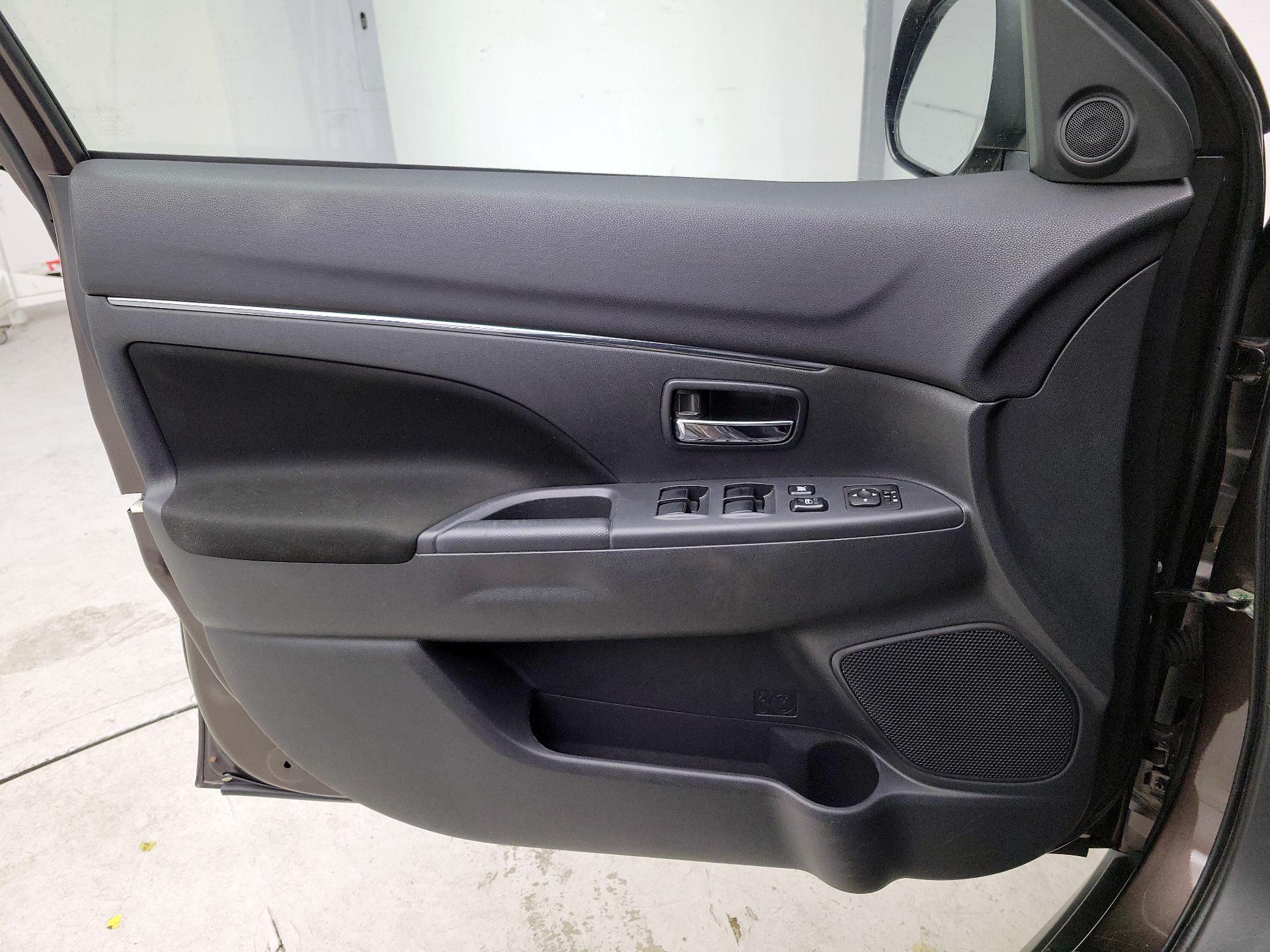 Thumbnail: 2020 Mitsubishi Outlander Sport - 12