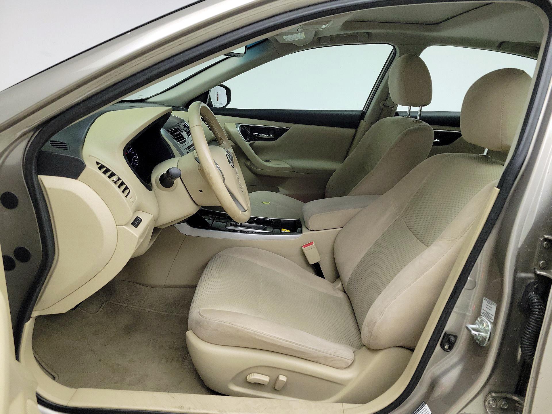 Thumbnail: 2014 Nissan Altima - 11