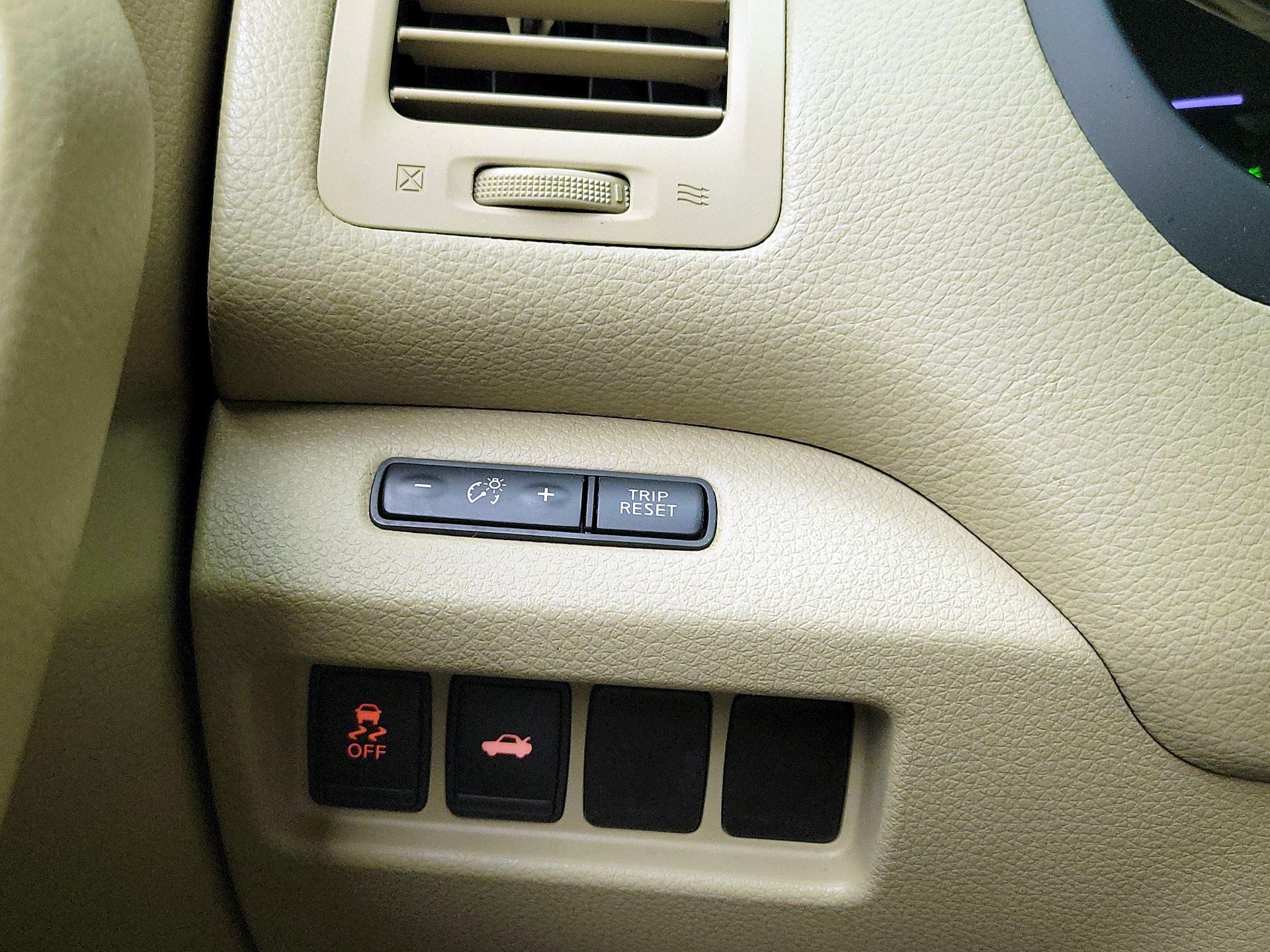 Thumbnail: 2014 Nissan Altima - 13