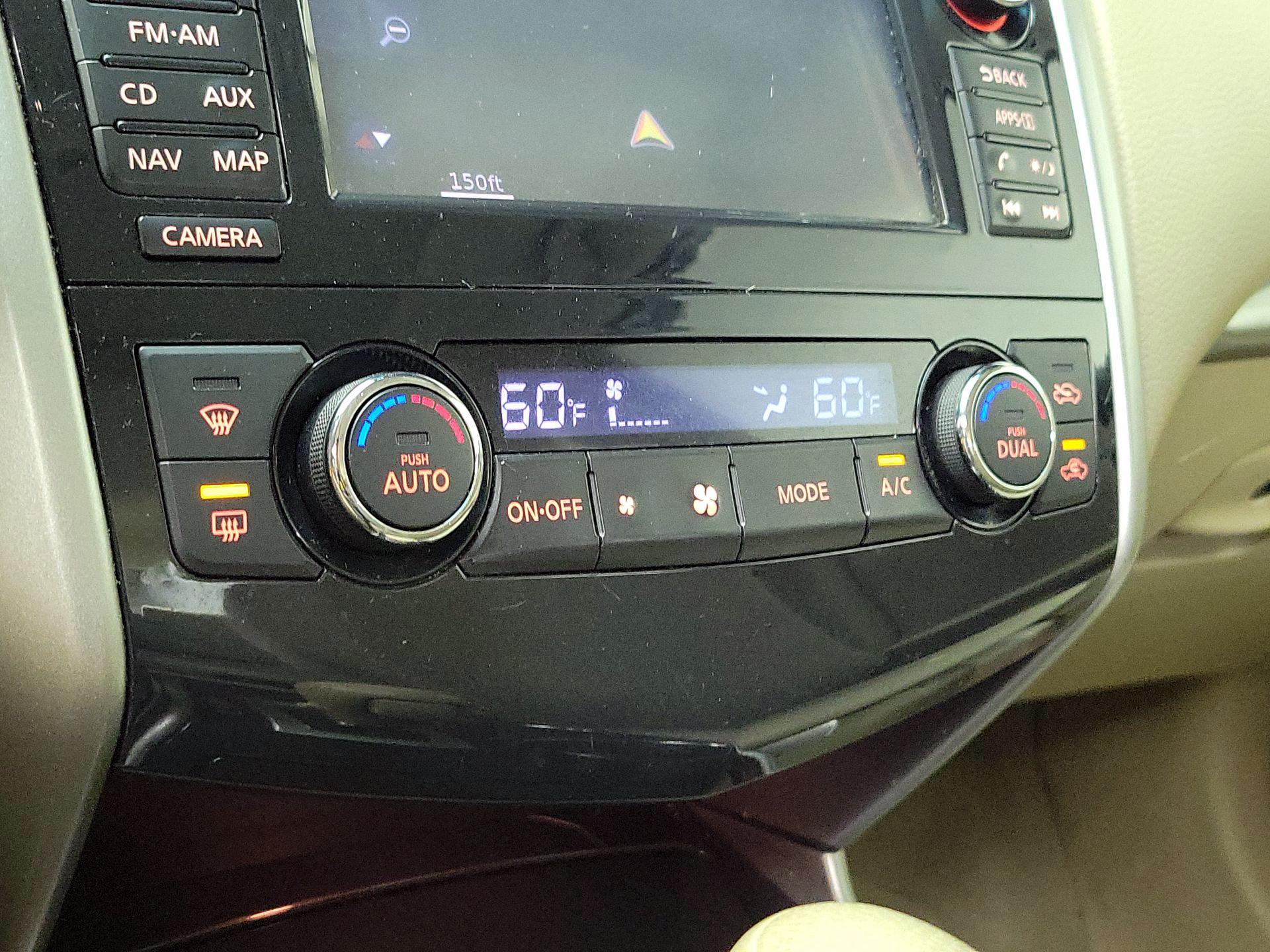 Thumbnail: 2014 Nissan Altima - 16