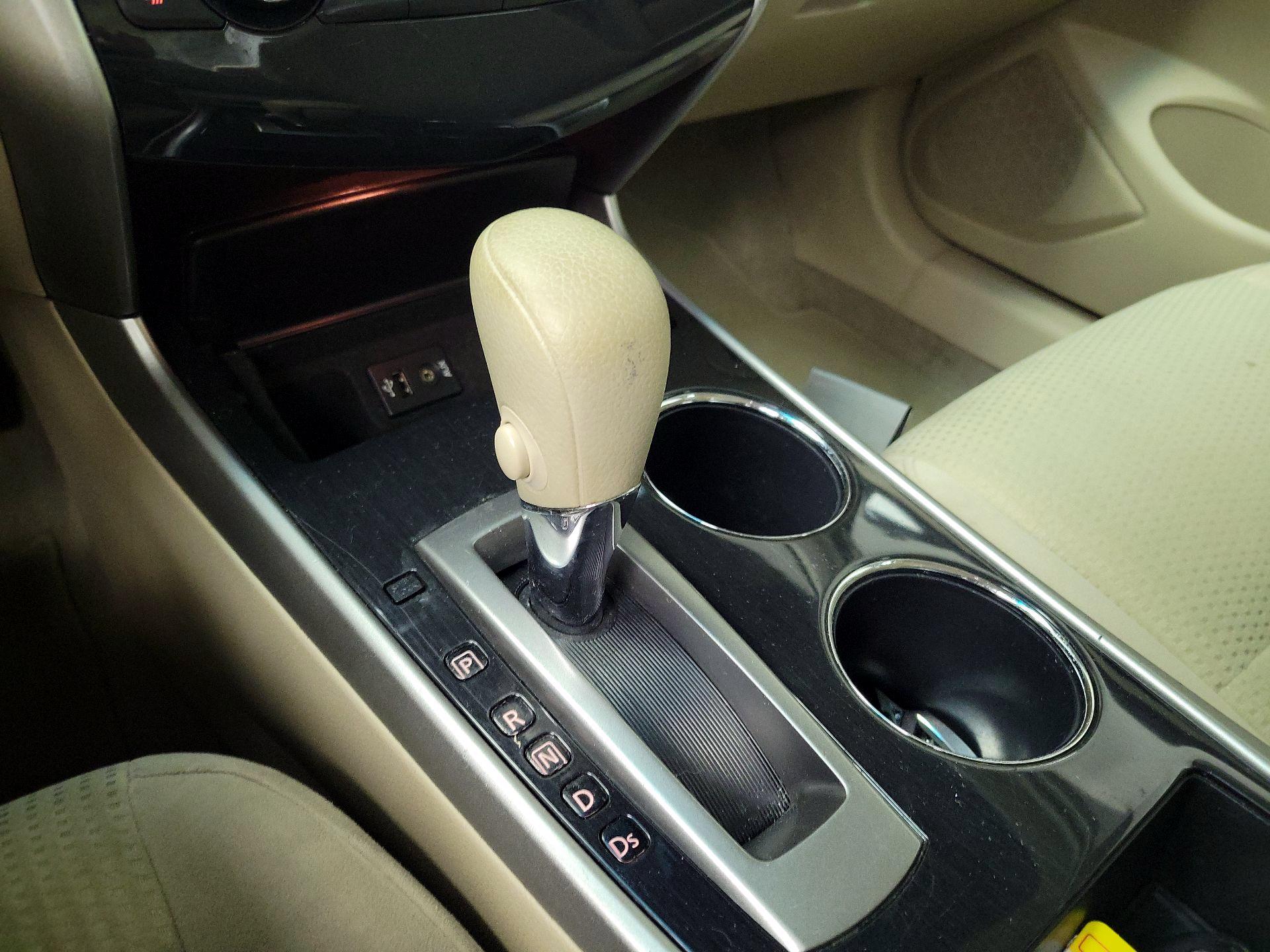 Thumbnail: 2014 Nissan Altima - 17