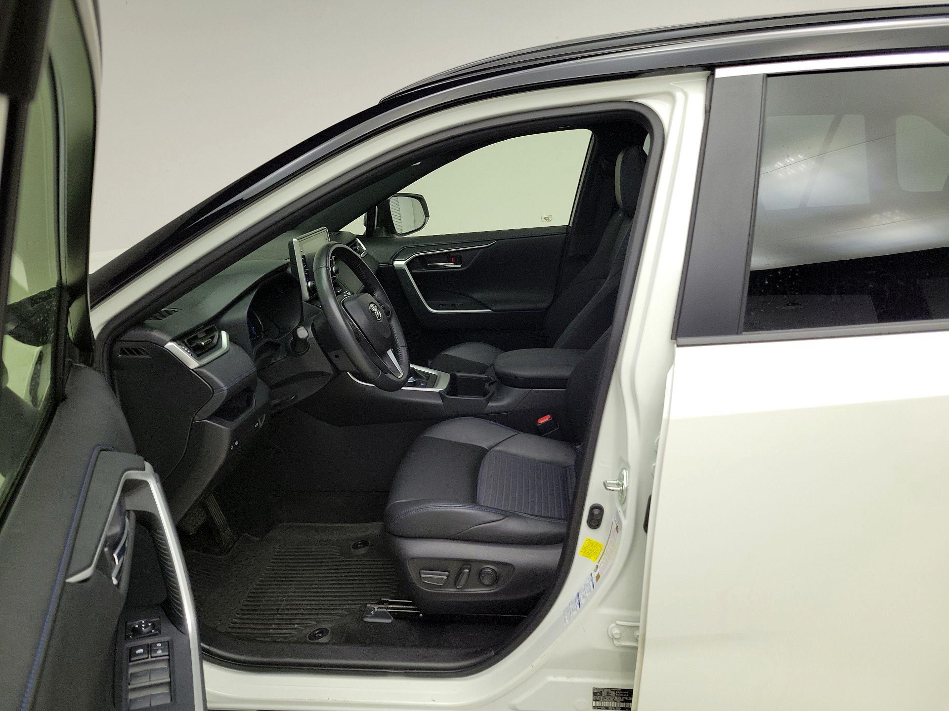 Thumbnail: 2022 Toyota RAV4 - 11