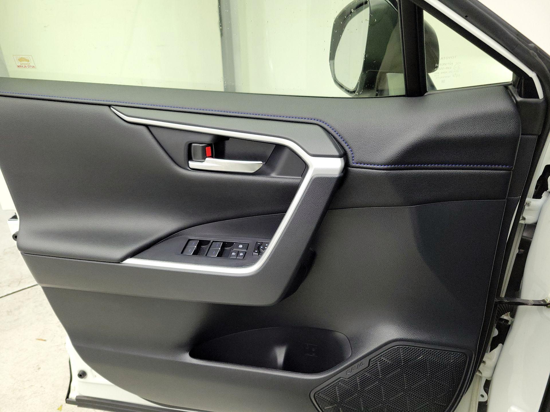 Thumbnail: 2022 Toyota RAV4 - 12