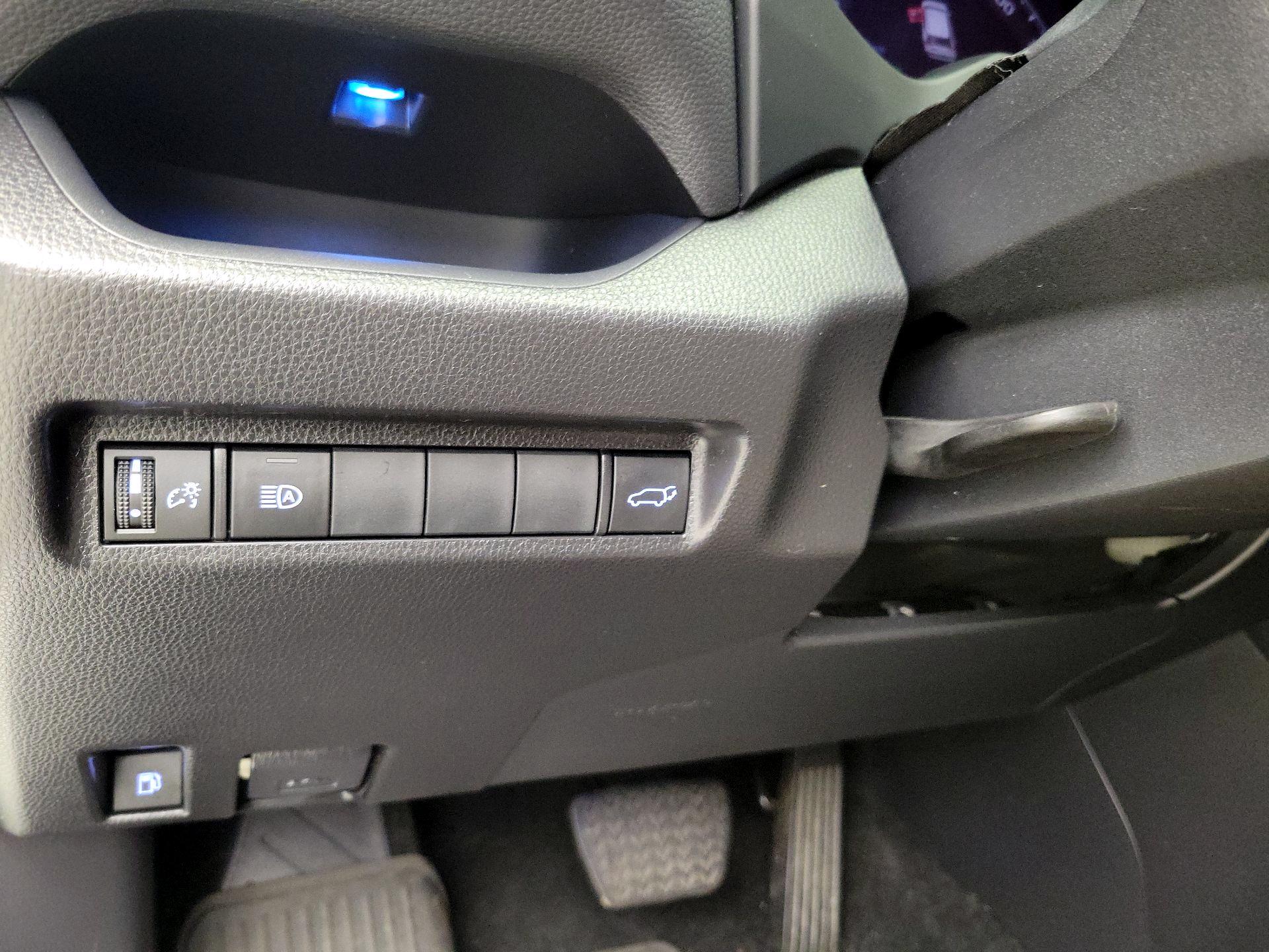 Thumbnail: 2022 Toyota RAV4 - 13