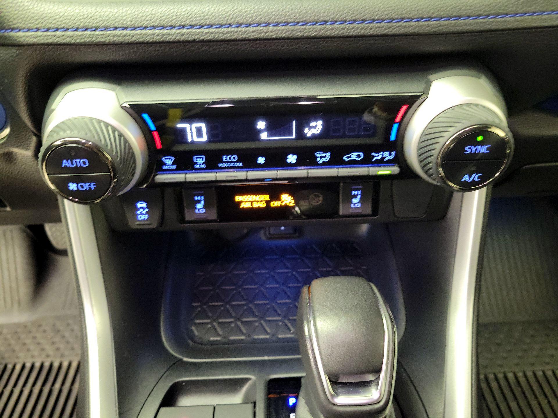 Thumbnail: 2022 Toyota RAV4 - 17