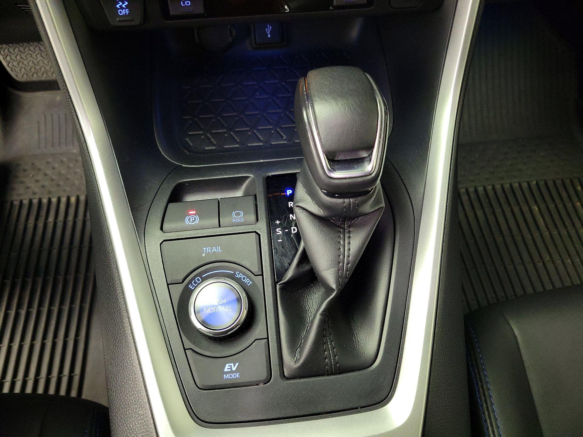 Thumbnail: 2022 Toyota RAV4 - 18