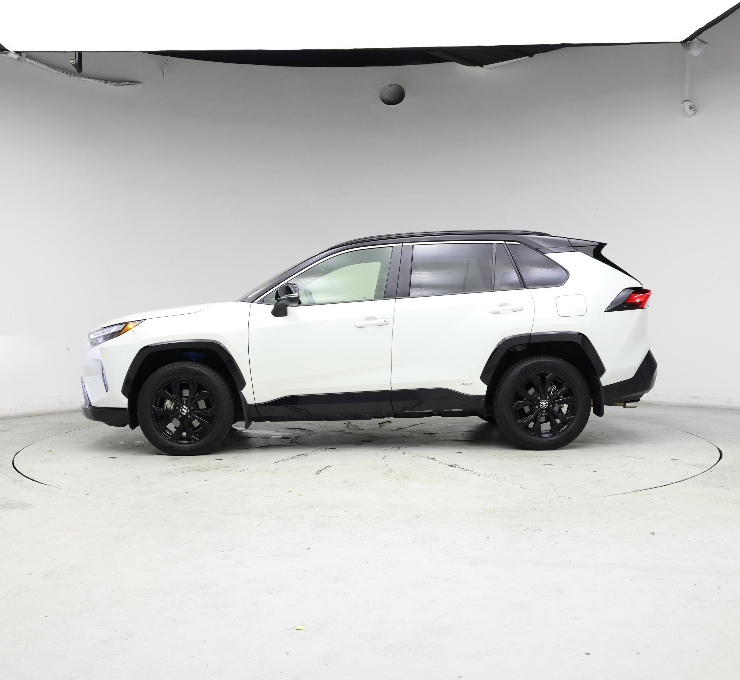 Thumbnail: 2022 Toyota RAV4 - 3