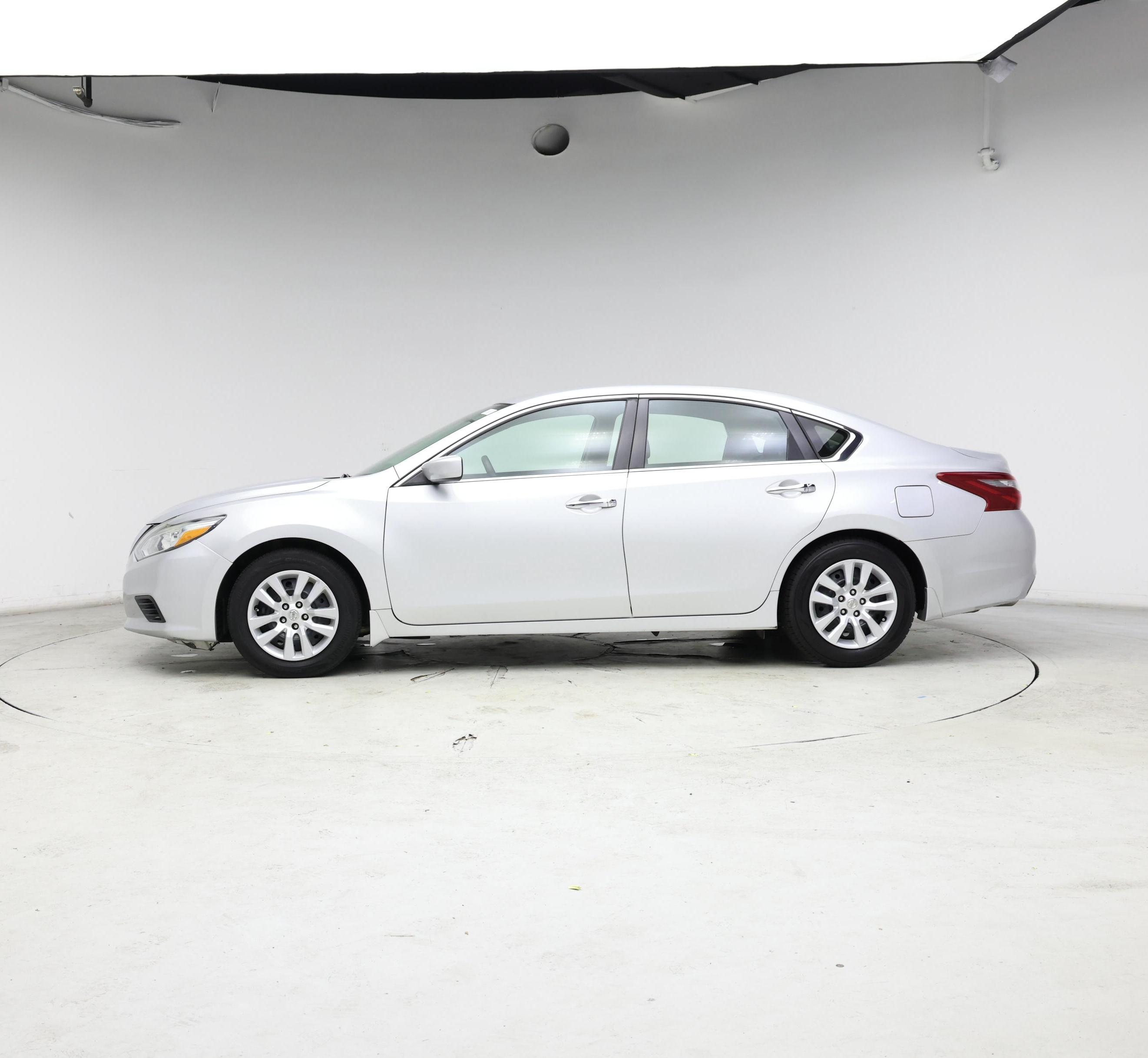 Thumbnail: 2018 Nissan Altima - 3