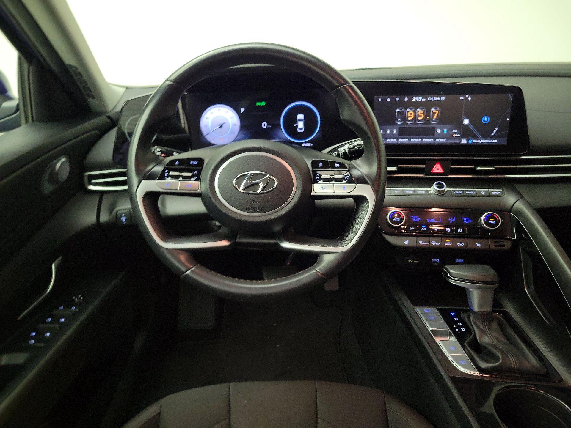 Thumbnail: 2023 Hyundai Elantra - 10