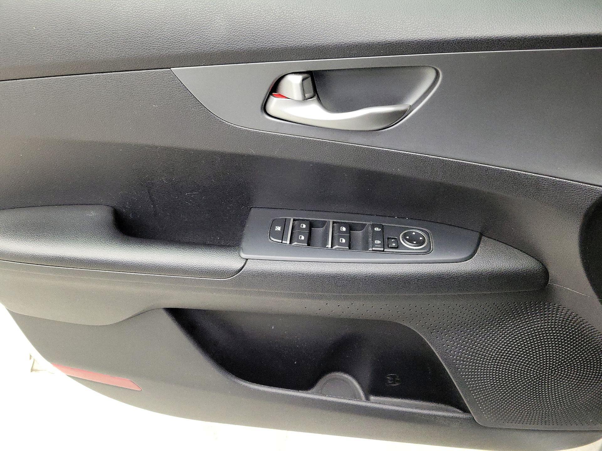 Thumbnail: 2020 Kia Forte - 12