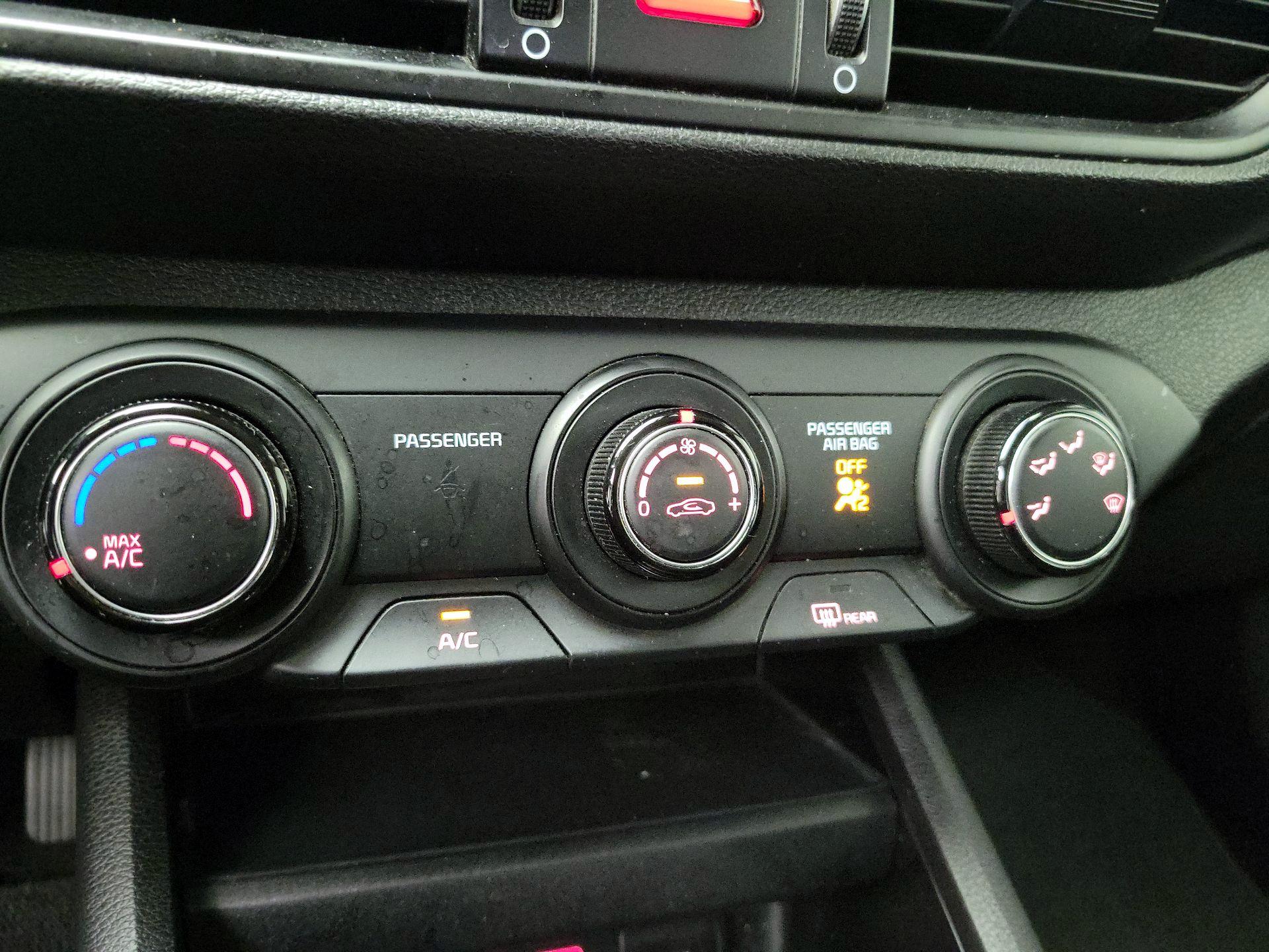 Thumbnail: 2020 Kia Forte - 16