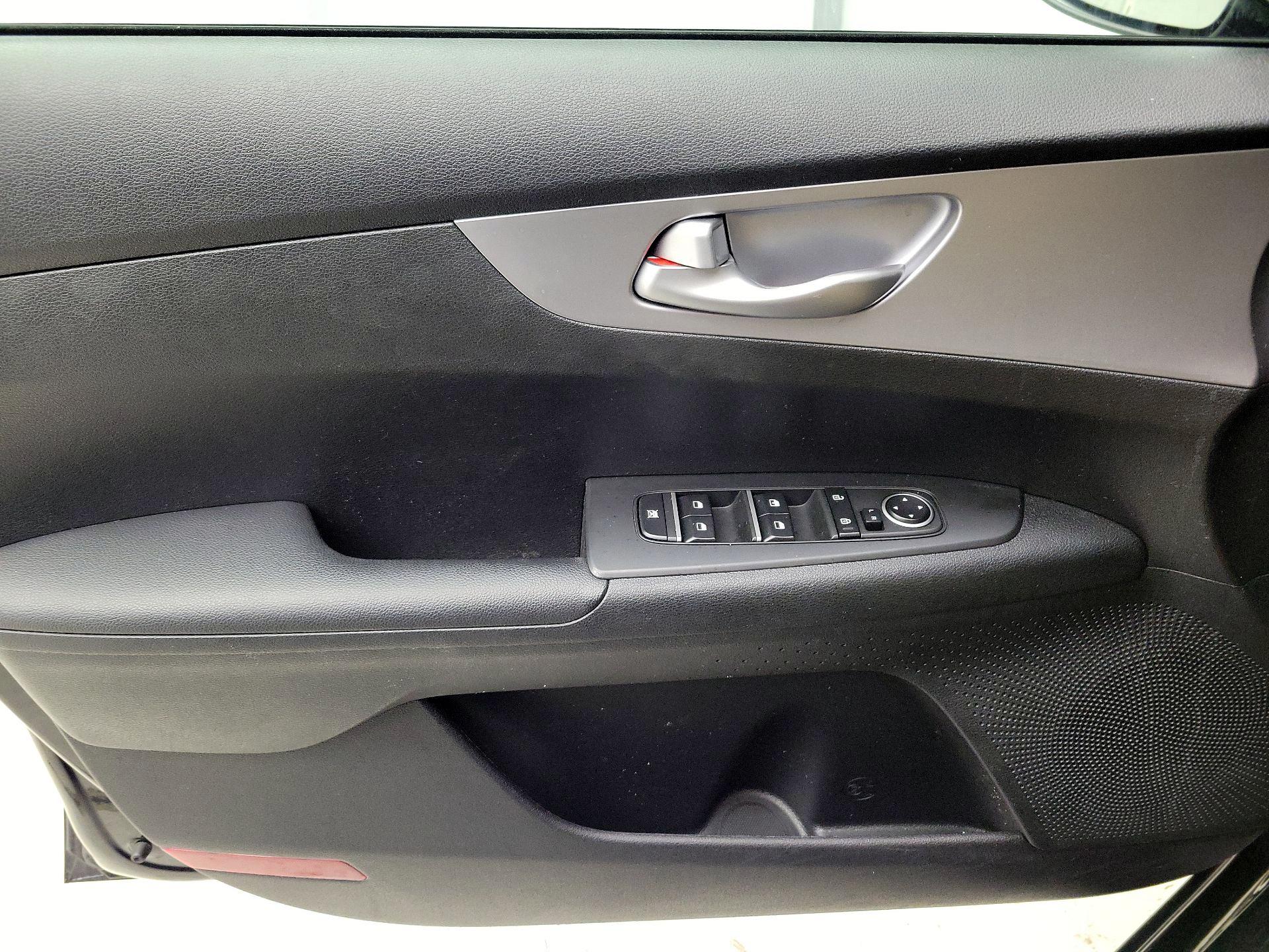 Thumbnail: 2023 Kia Forte - 12