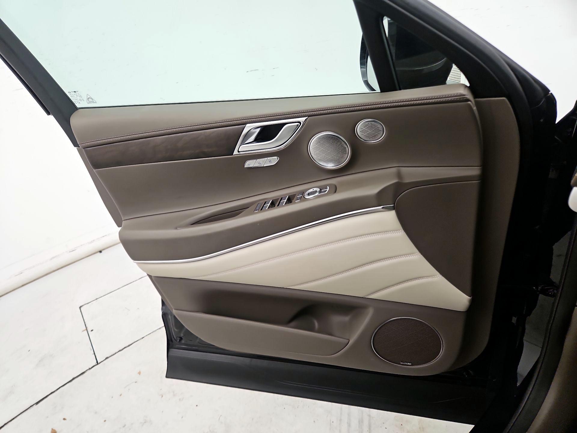 Thumbnail: 2021 Genesis GV80 - 12