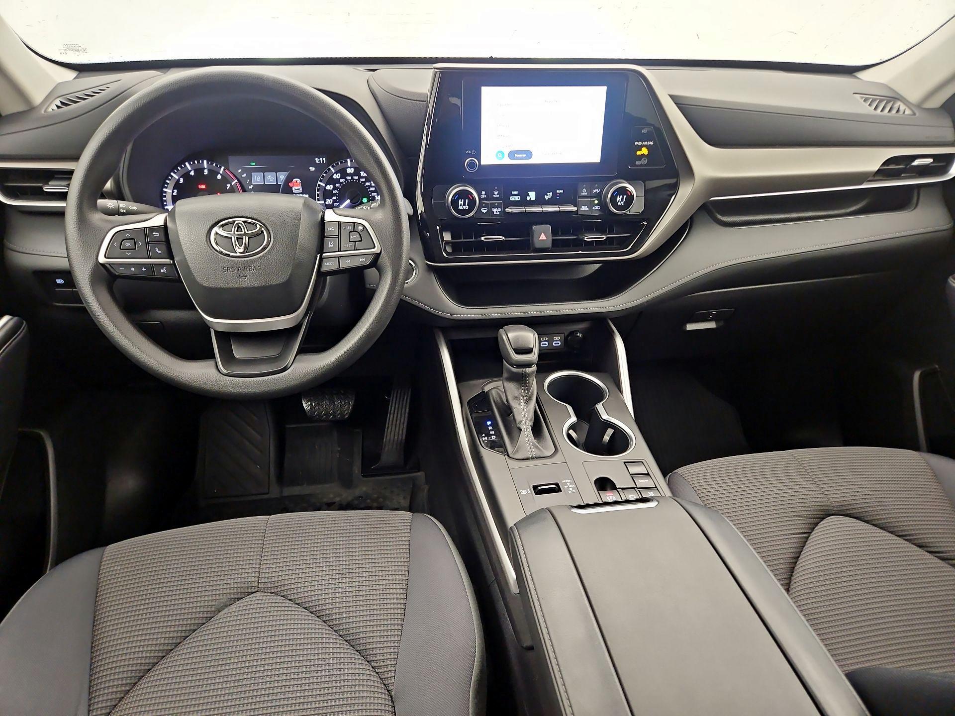 Thumbnail: 2023 Toyota Highlander - 9