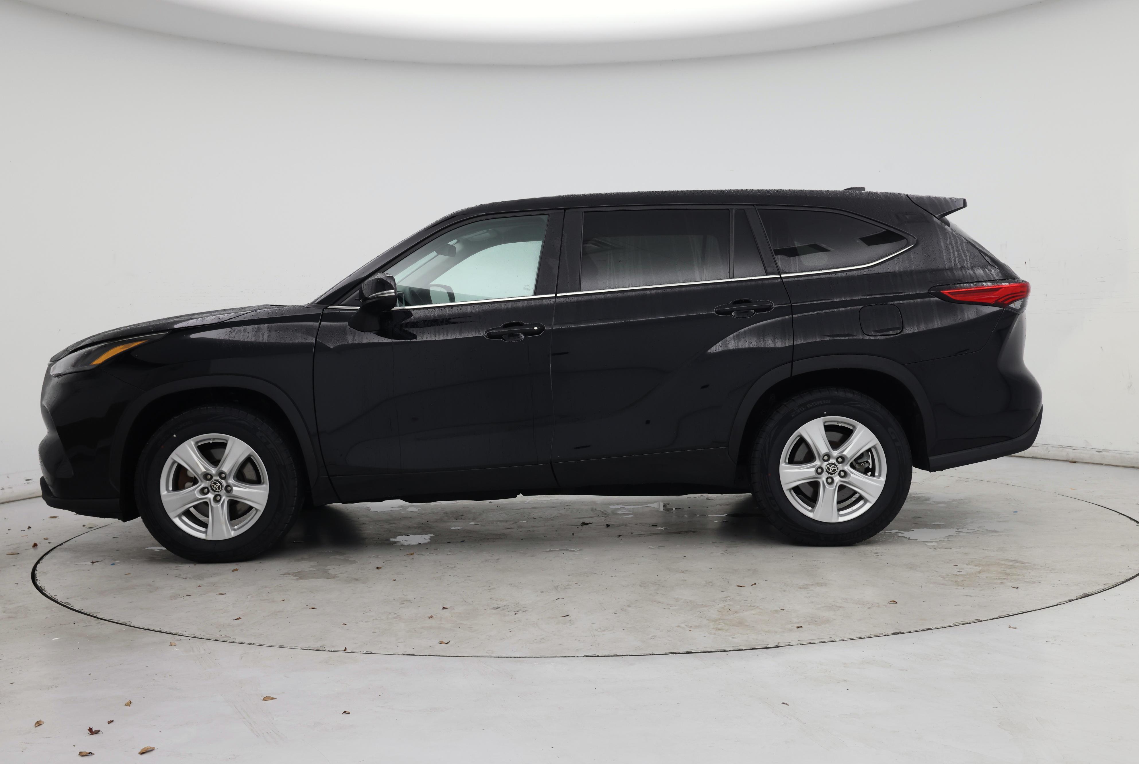 Thumbnail: 2023 Toyota Highlander - 3