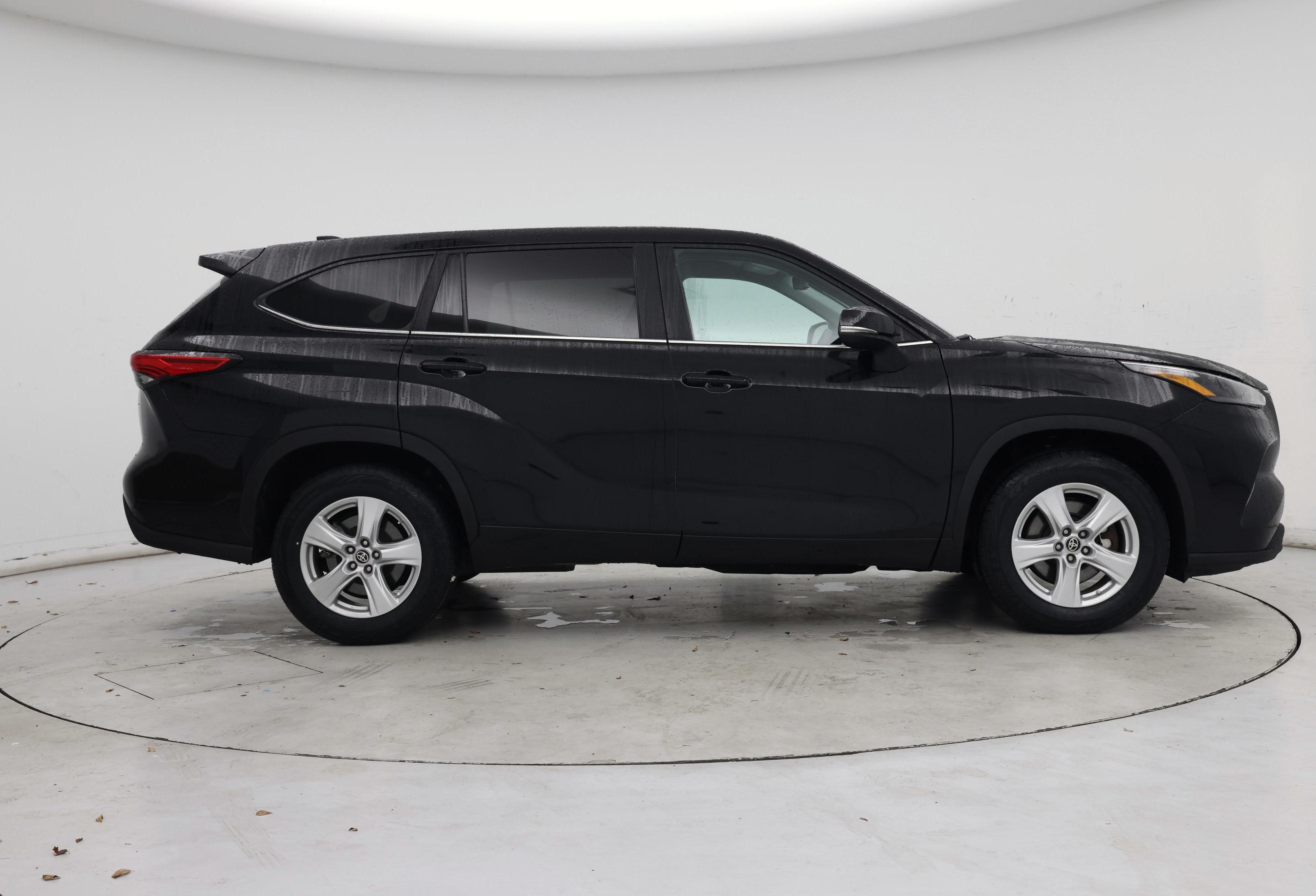 Thumbnail: 2023 Toyota Highlander - 7