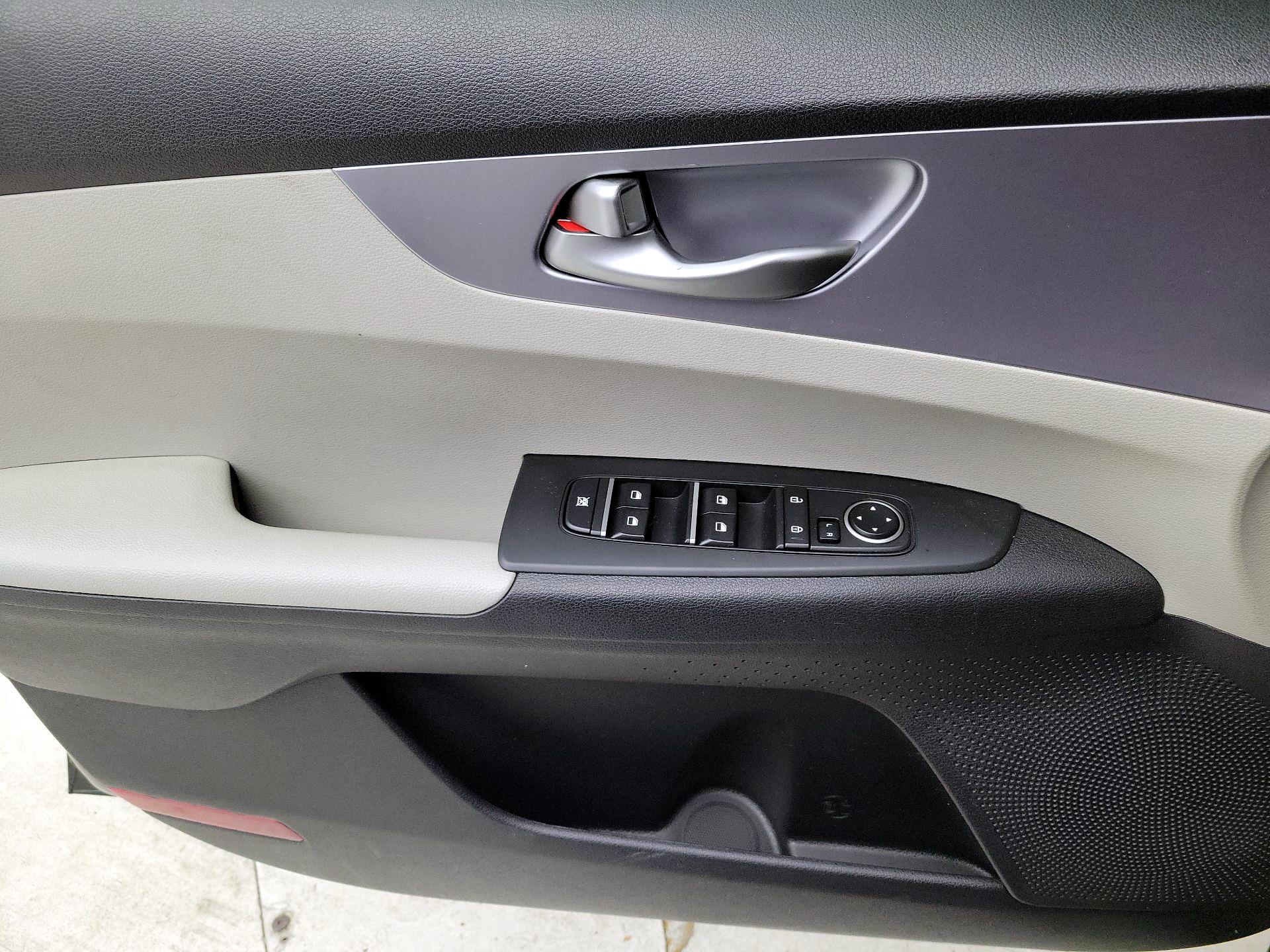 Thumbnail: 2022 Kia Forte - 12