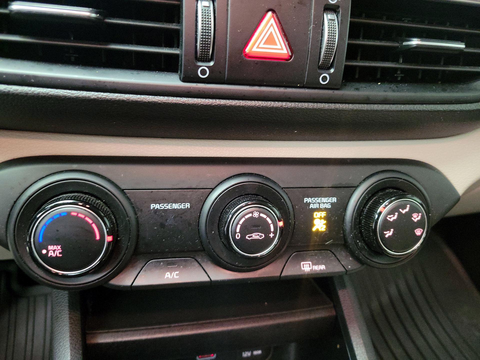 Thumbnail: 2022 Kia Forte - 16