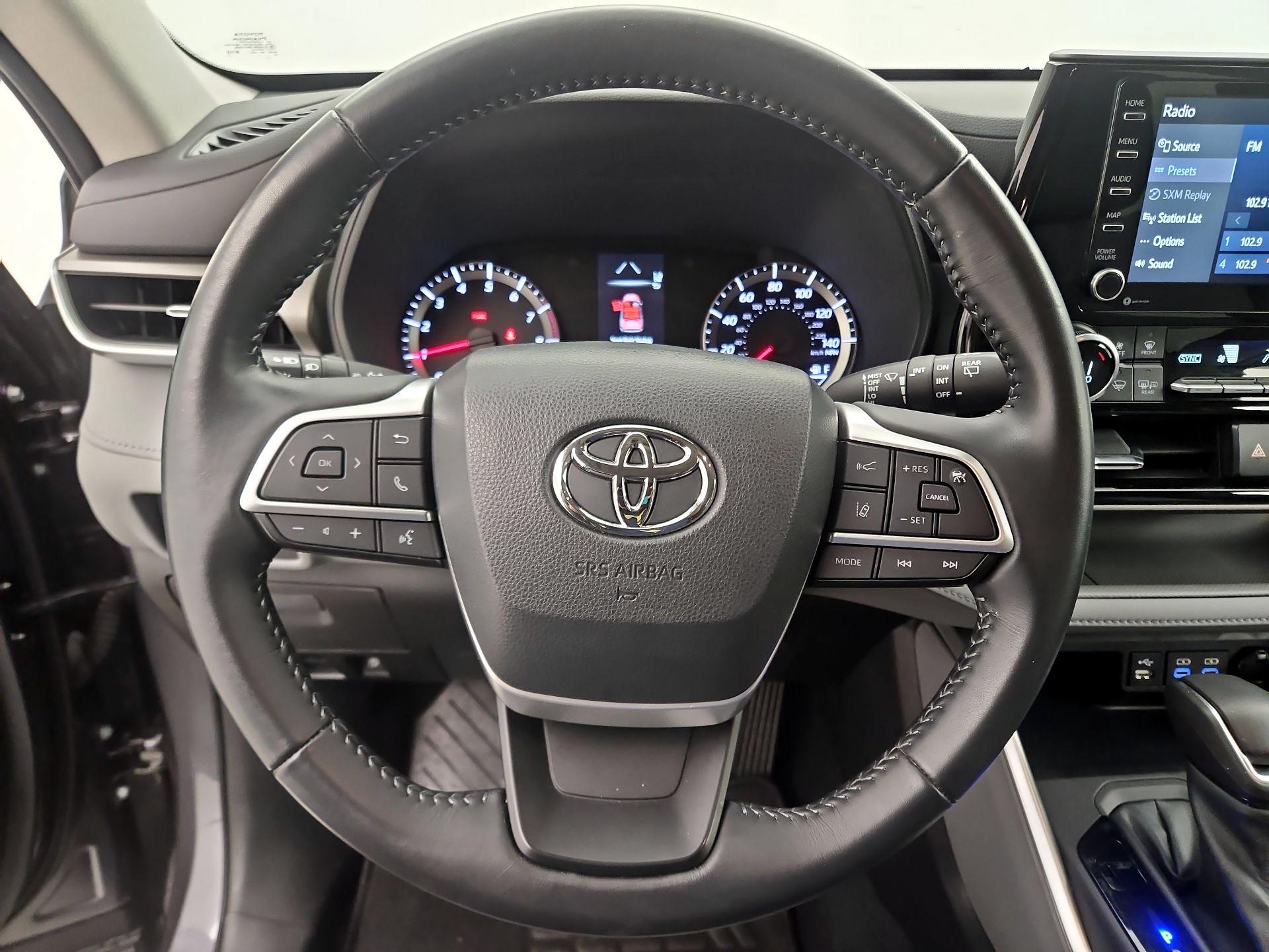 Thumbnail: 2022 Toyota Highlander - 10