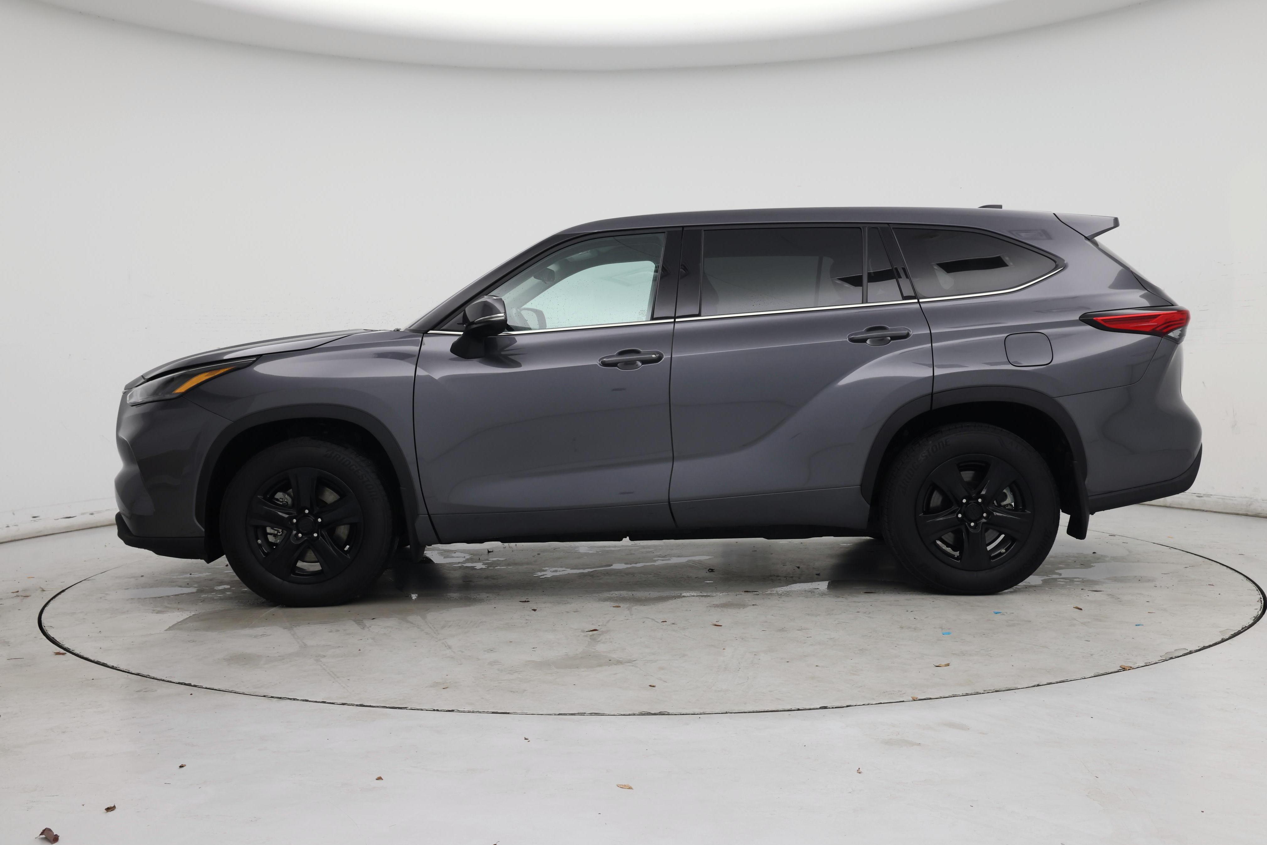 Thumbnail: 2022 Toyota Highlander - 3