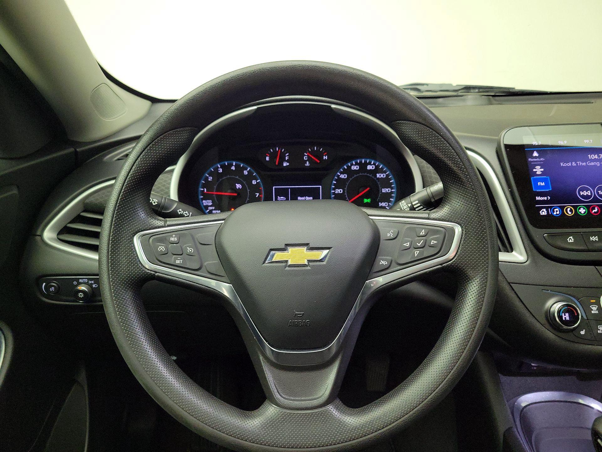 Thumbnail: 2022 Chevrolet Malibu - 10