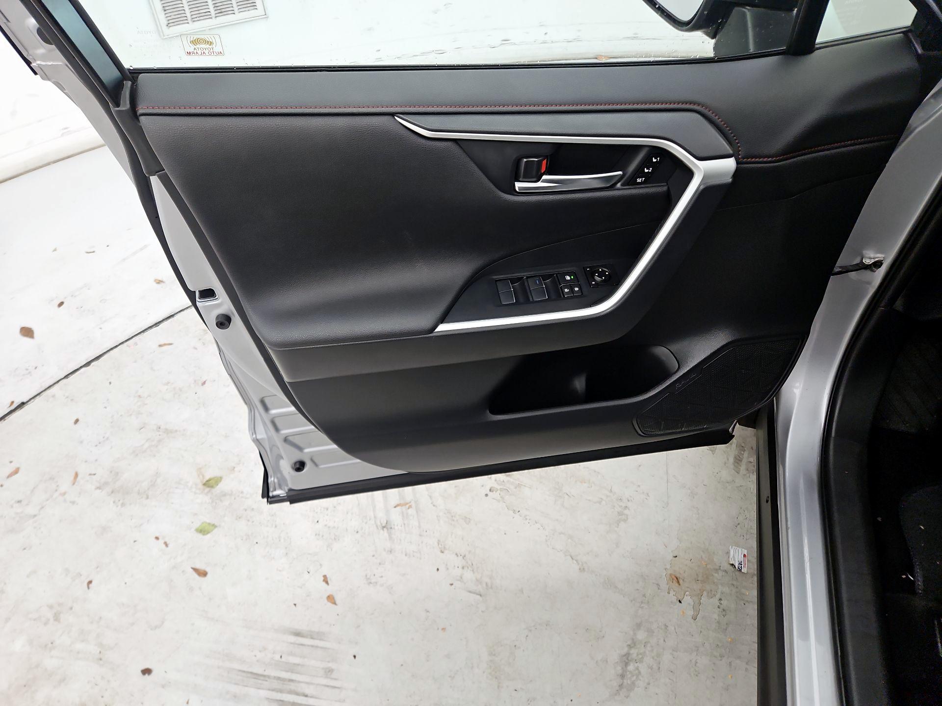 Thumbnail: 2021 Toyota RAV4 - 12