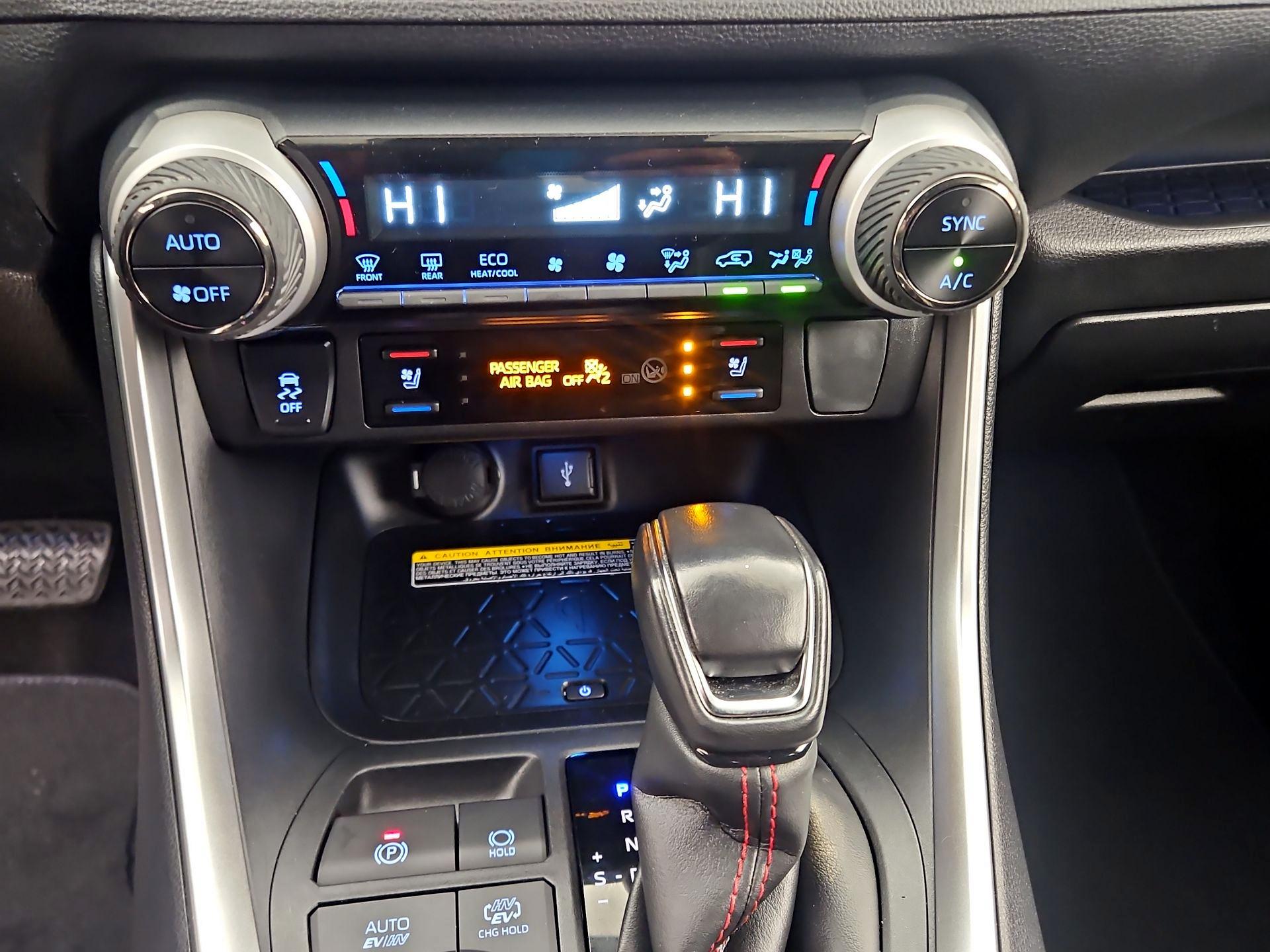 Thumbnail: 2021 Toyota RAV4 - 16