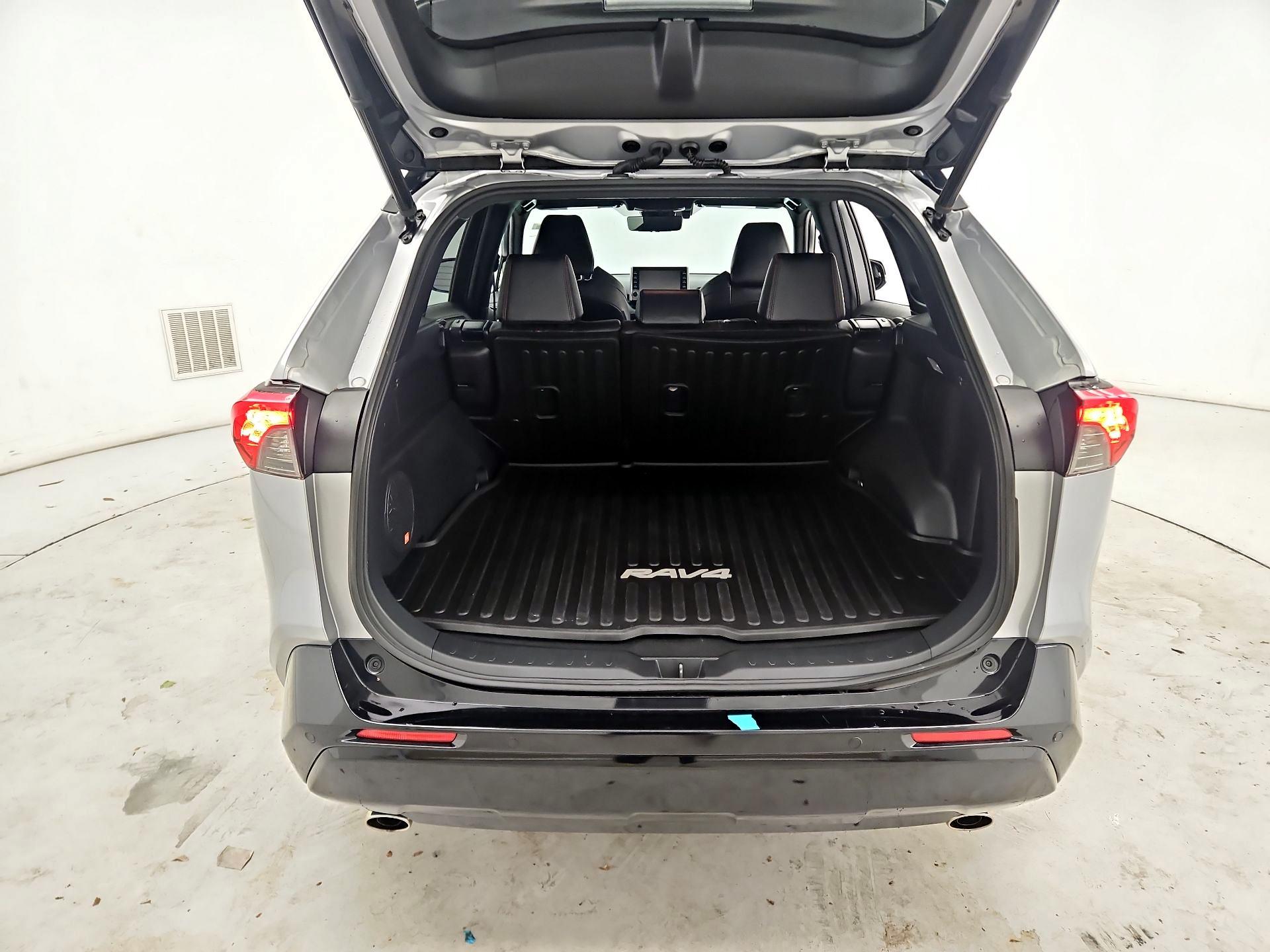 Thumbnail: 2021 Toyota RAV4 - 20