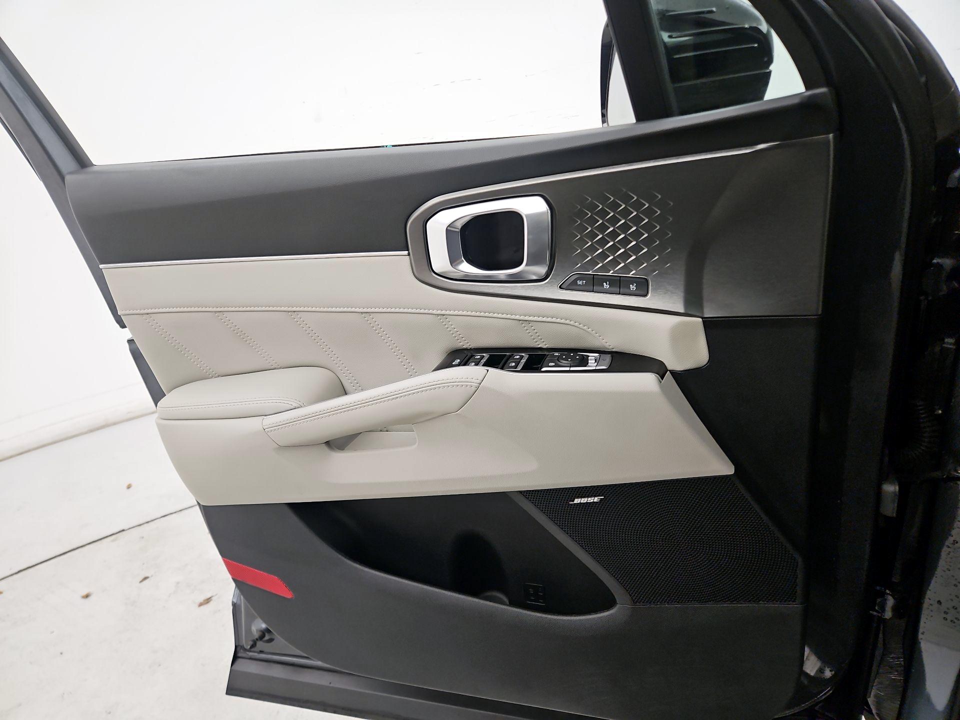 Thumbnail: 2022 Kia Sorento - 12