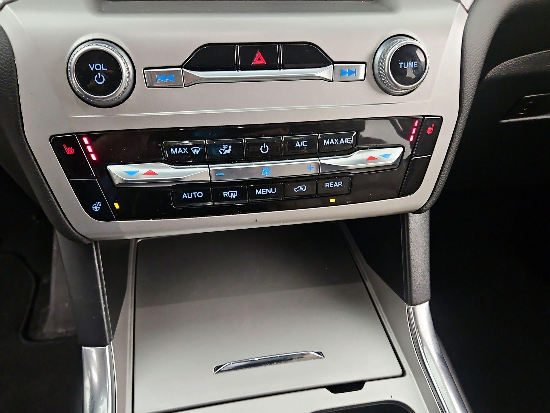 Thumbnail: 2022 Ford Explorer - 16