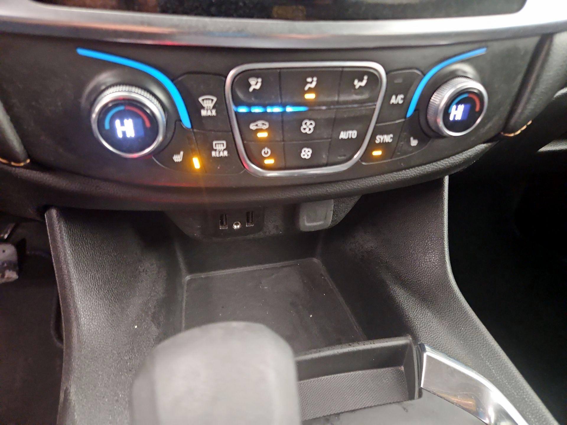 Thumbnail: 2021 Chevrolet Traverse - 16