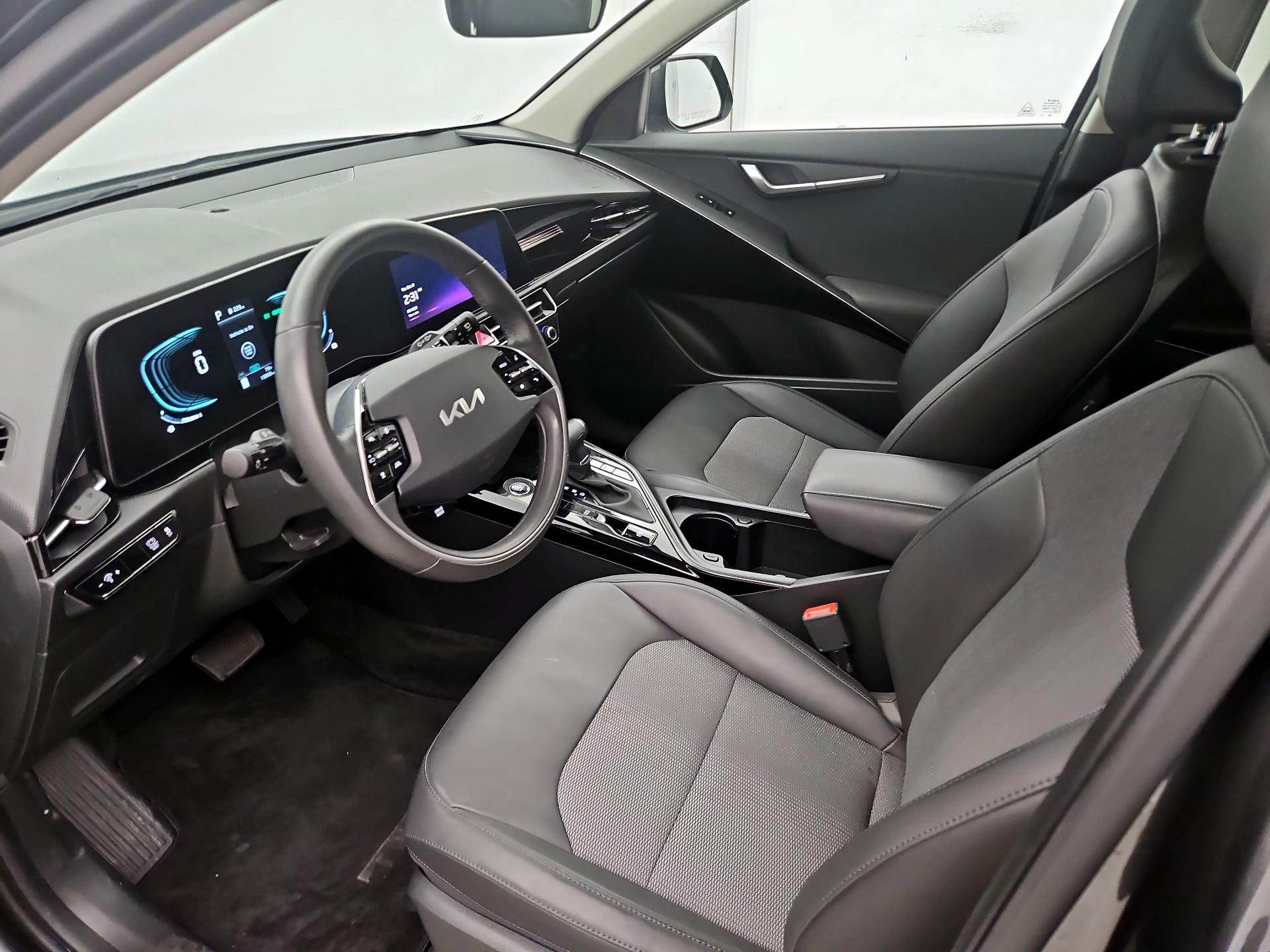 Thumbnail: 2023 Kia Niro - 11