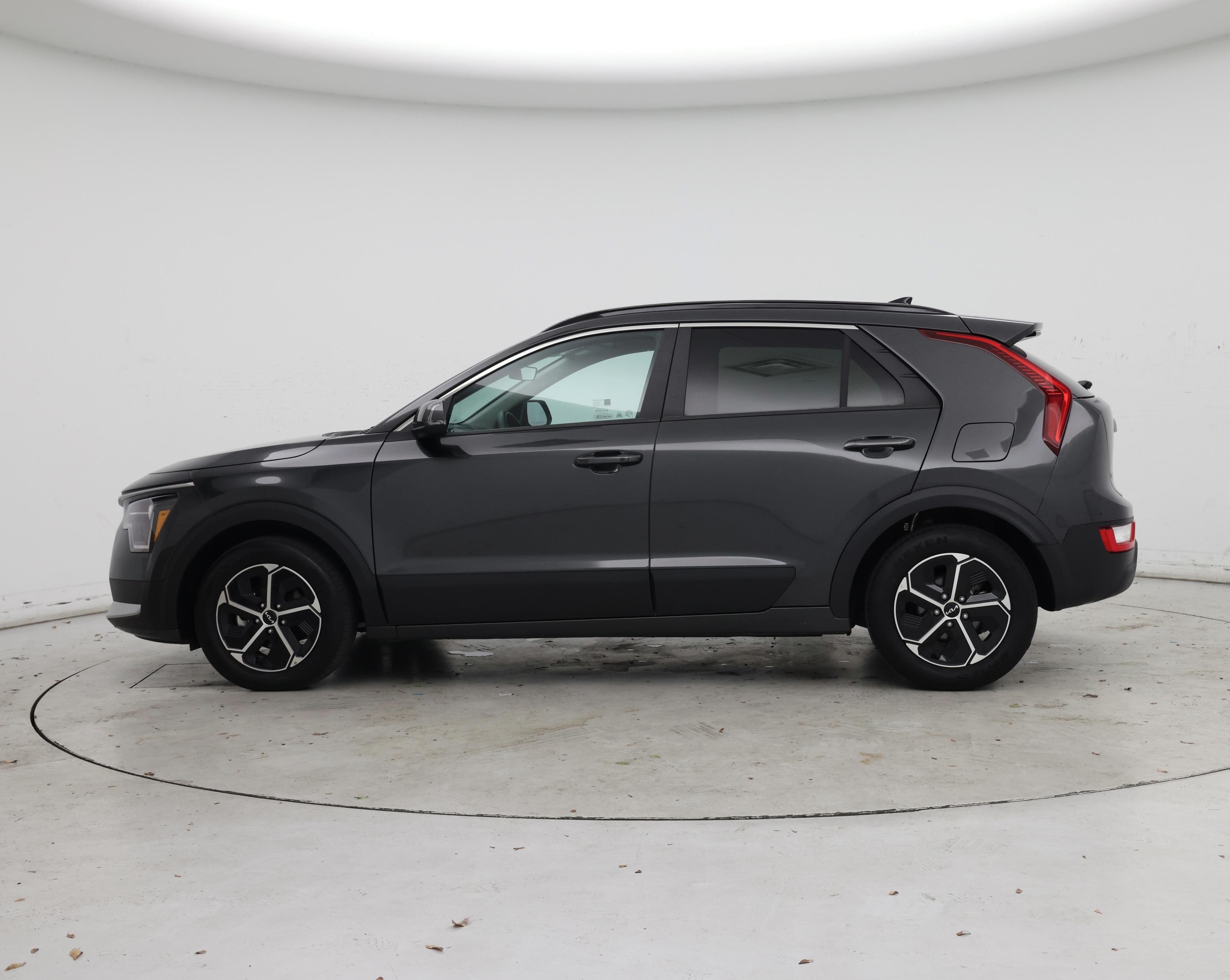 Thumbnail: 2023 Kia Niro - 3