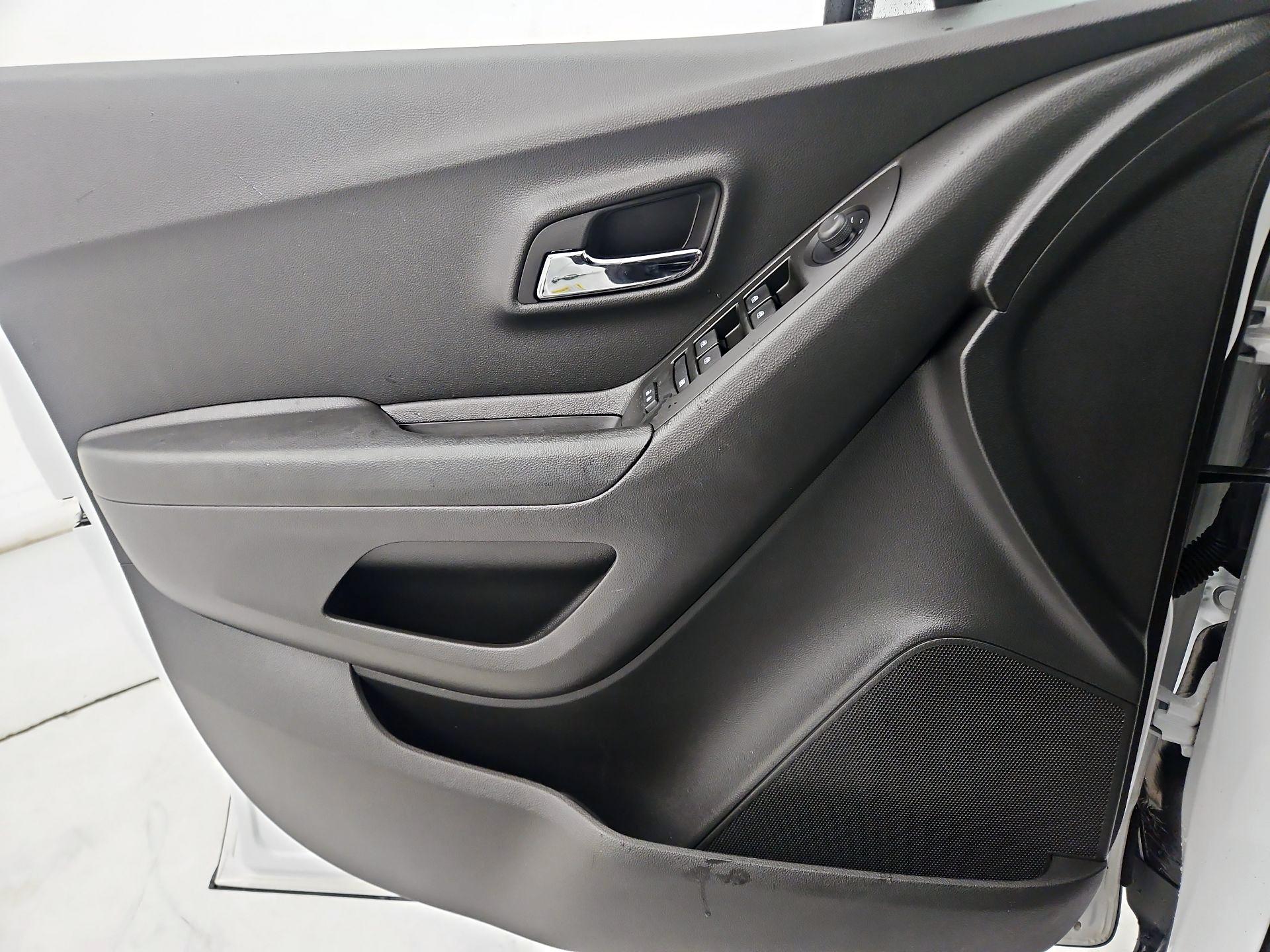 Thumbnail: 2022 Chevrolet Trax - 12