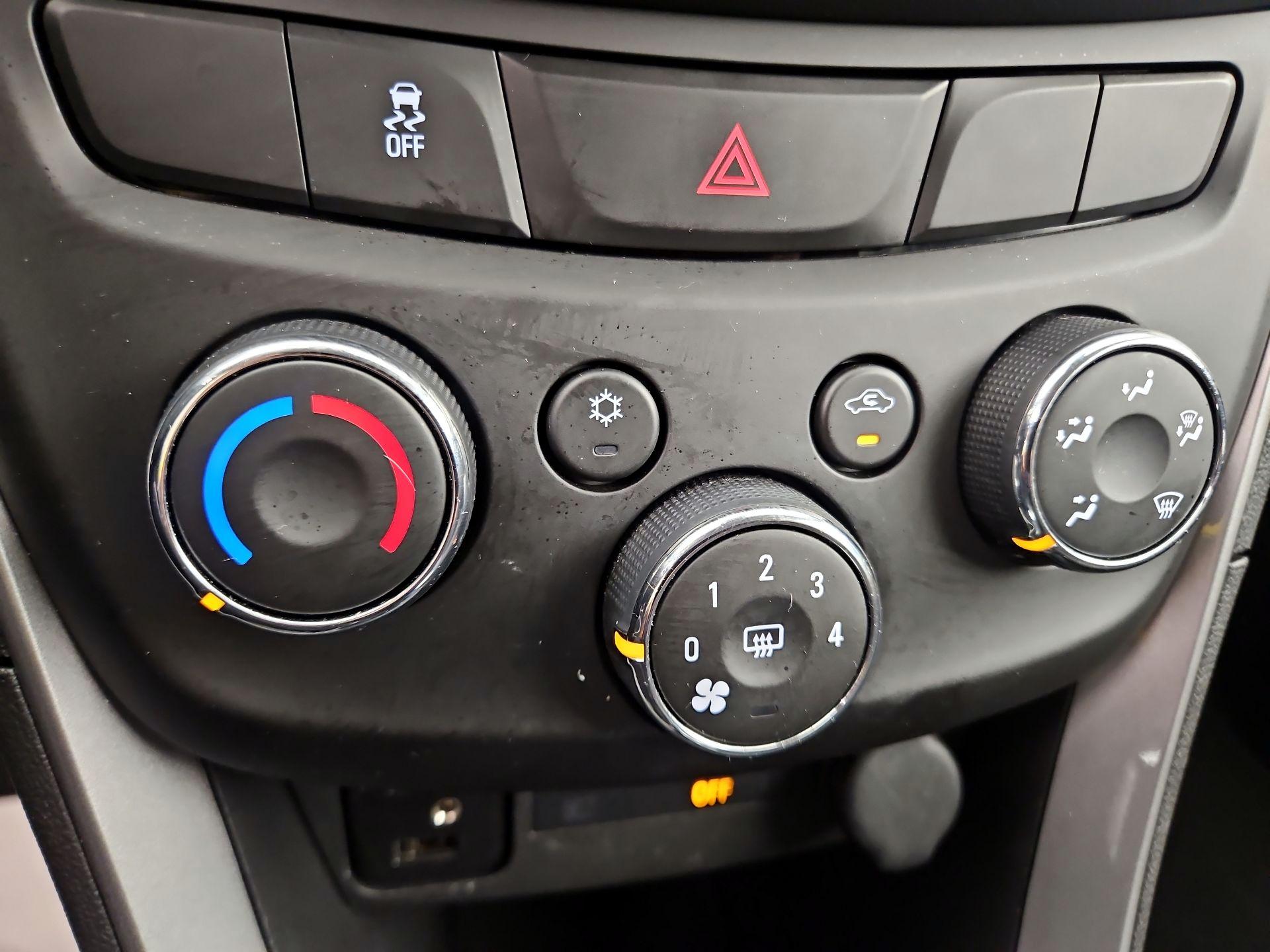 Thumbnail: 2022 Chevrolet Trax - 16