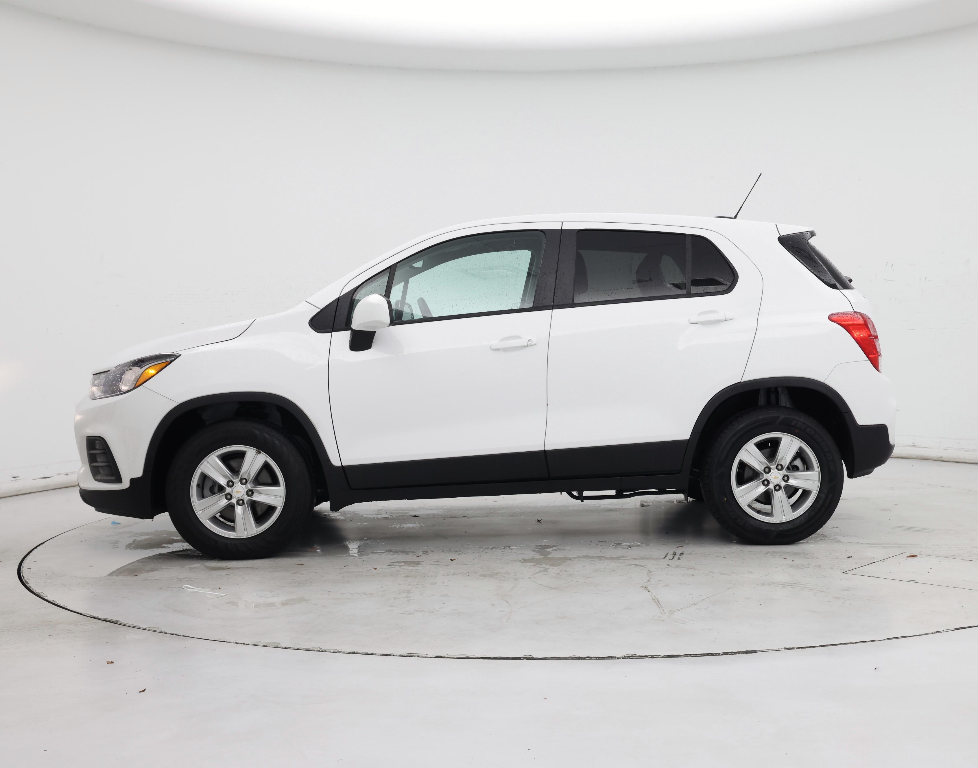 Thumbnail: 2022 Chevrolet Trax - 3