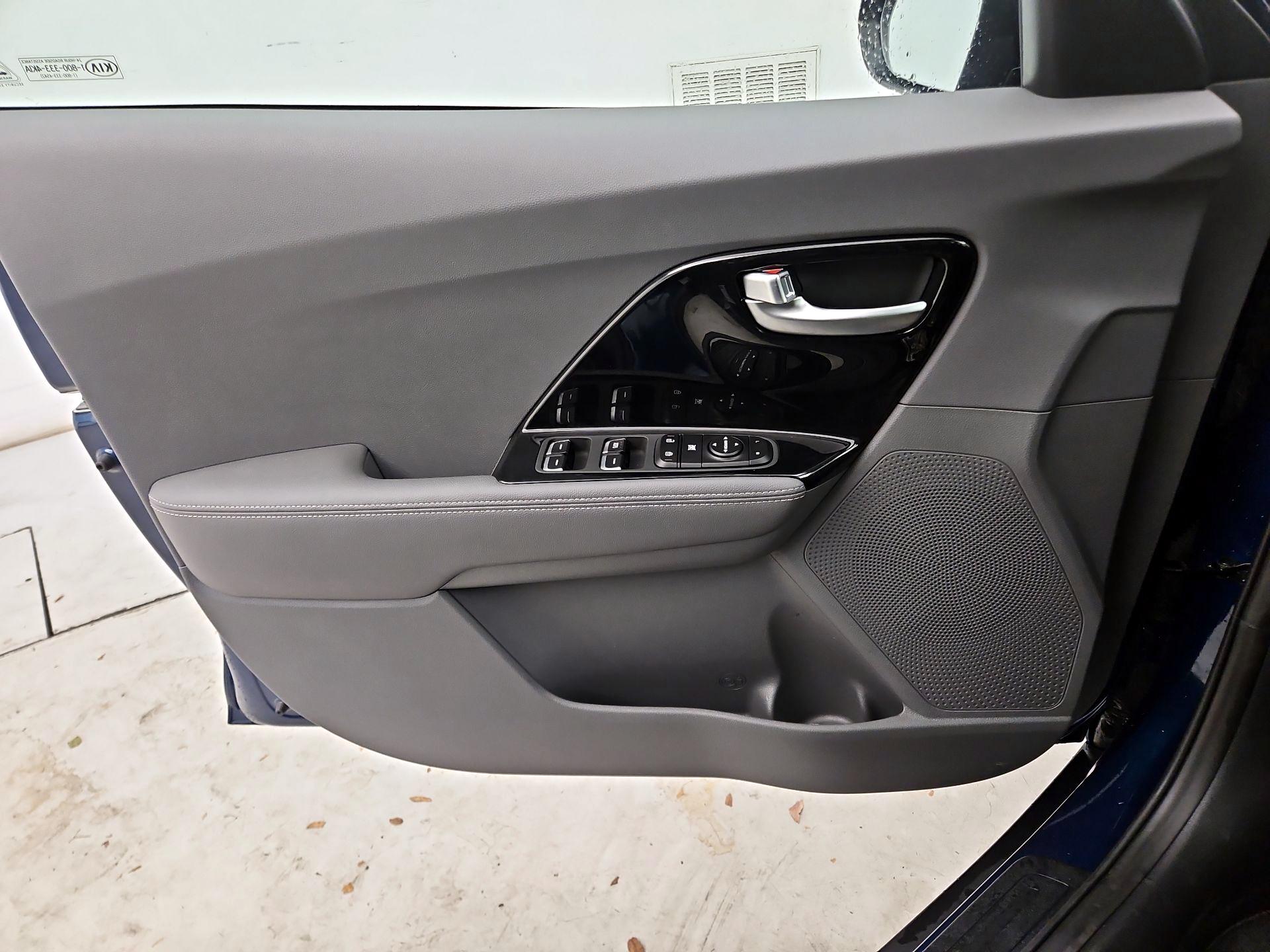 Thumbnail: 2021 Kia Niro - 12