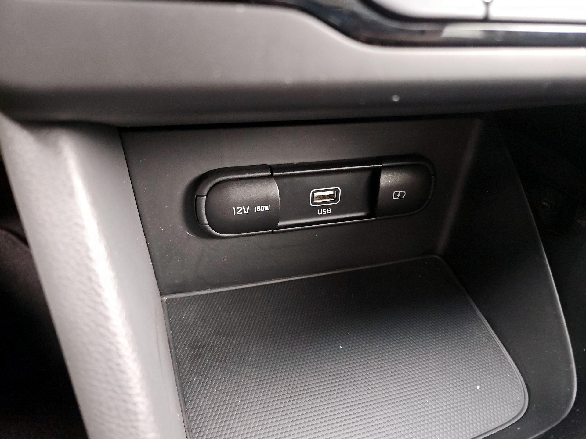 Thumbnail: 2021 Kia Niro - 18