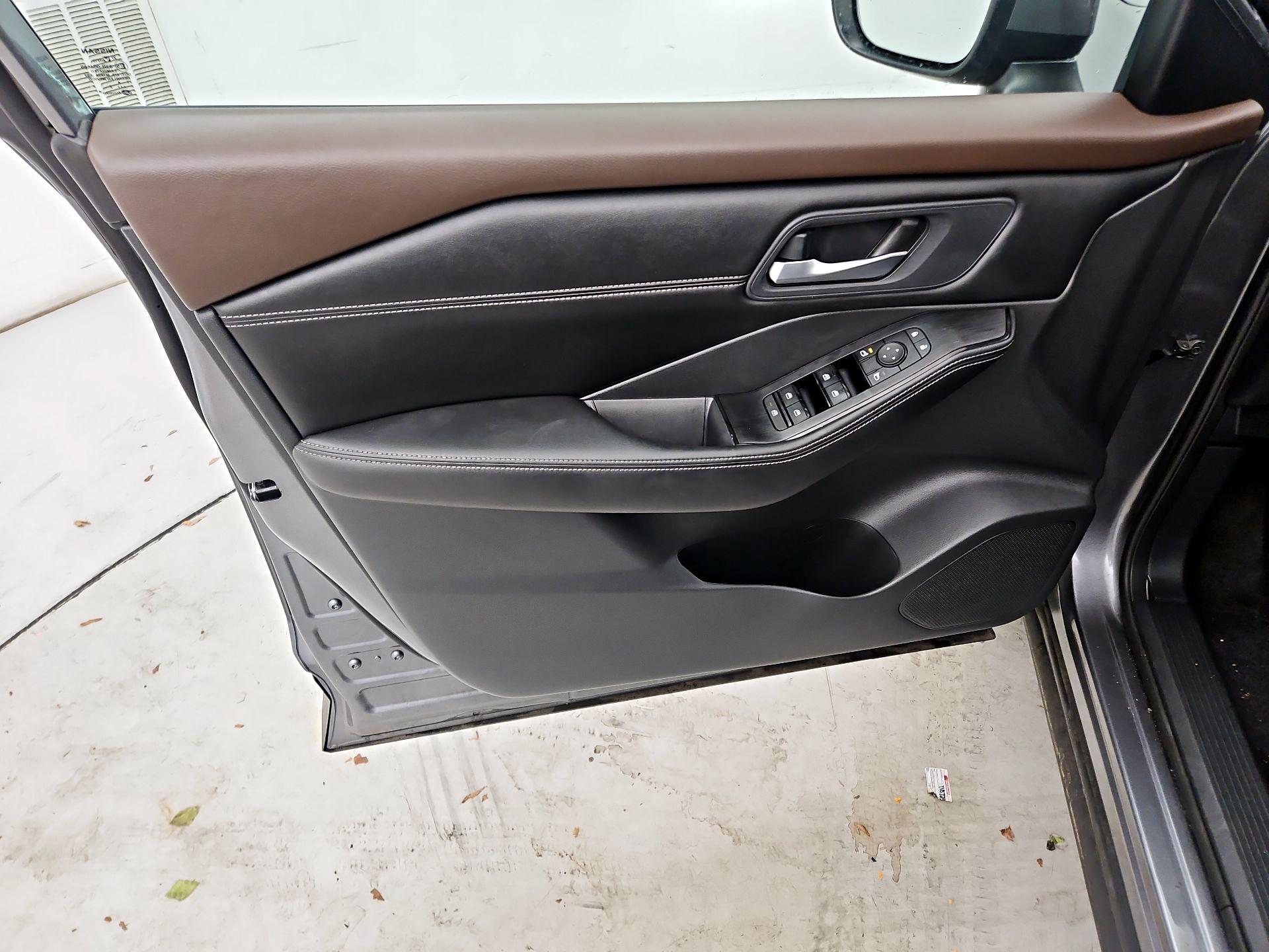 Thumbnail: 2022 Nissan Rogue - 12