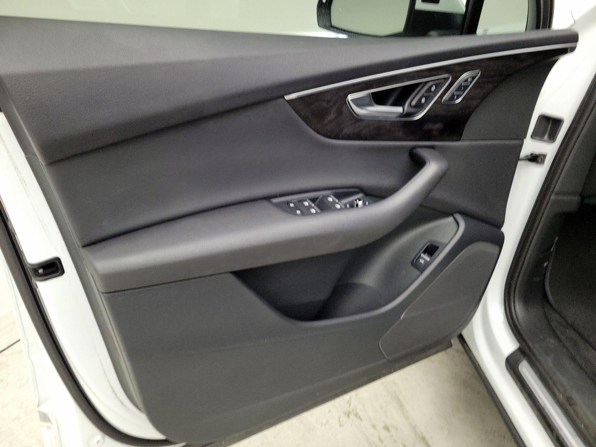 Thumbnail: 2021 Audi Q7 - 12