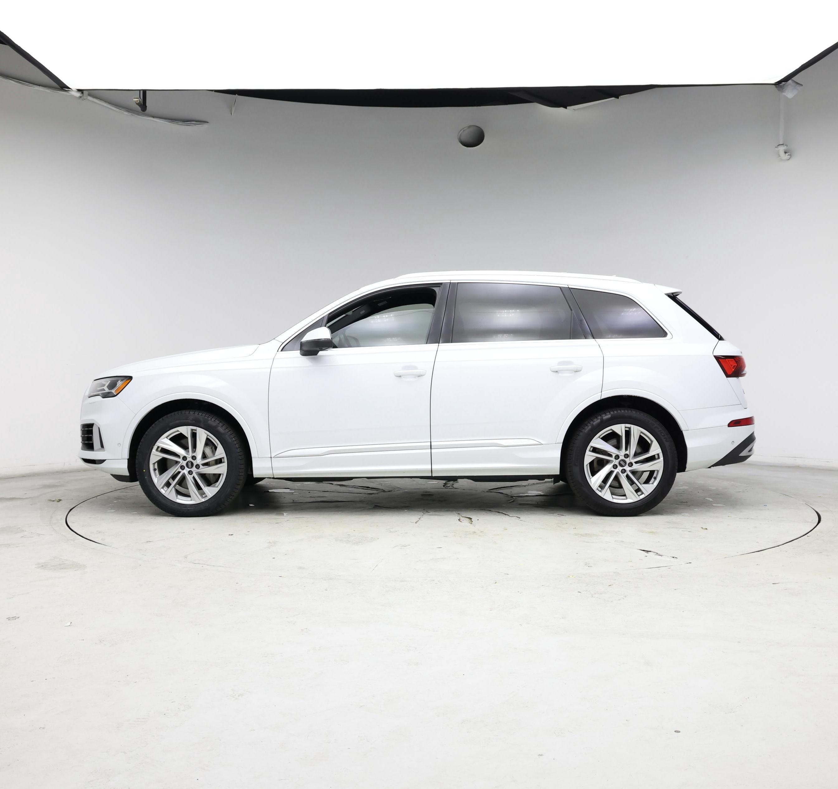 Thumbnail: 2021 Audi Q7 - 3