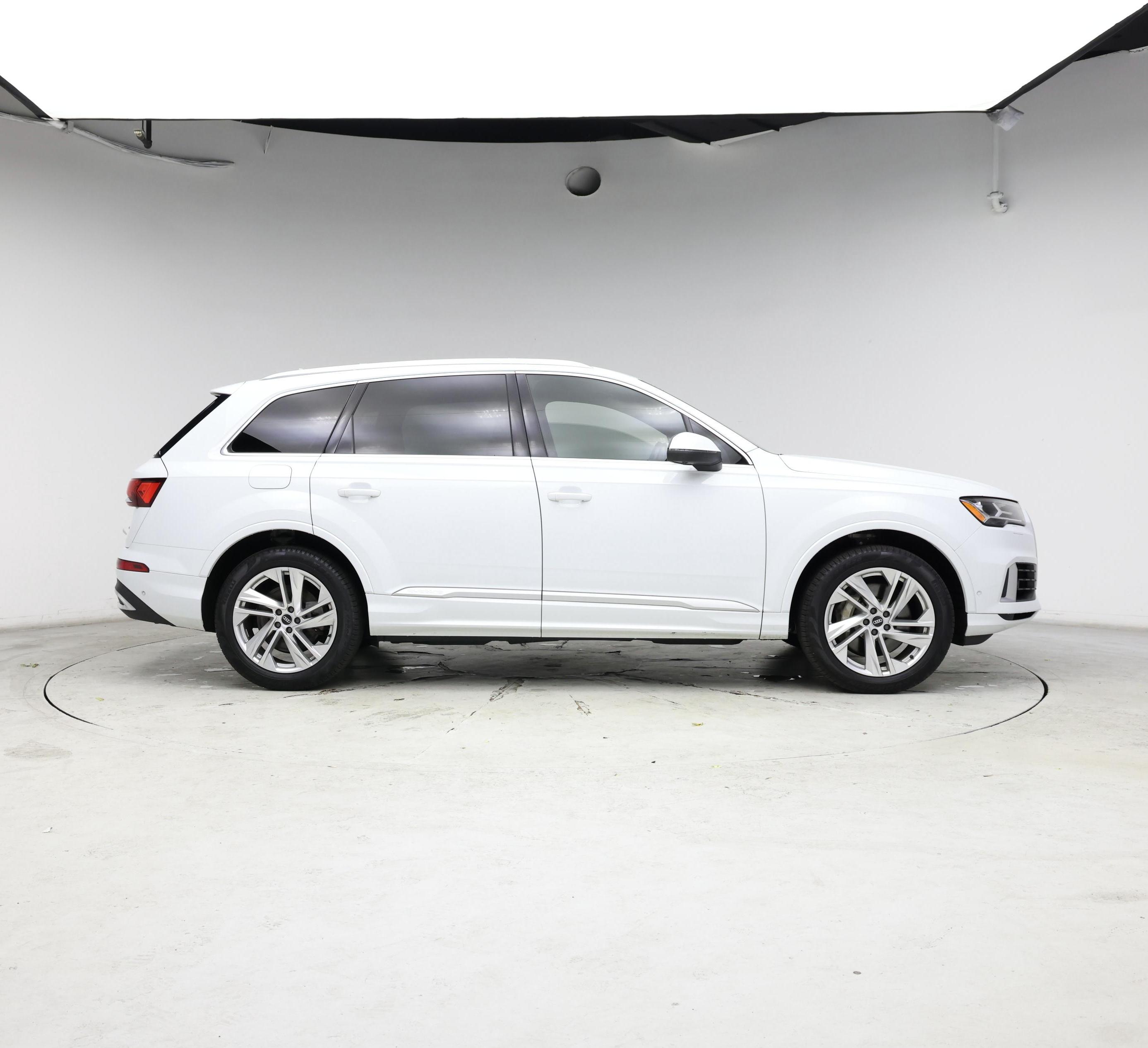 Thumbnail: 2021 Audi Q7 - 7