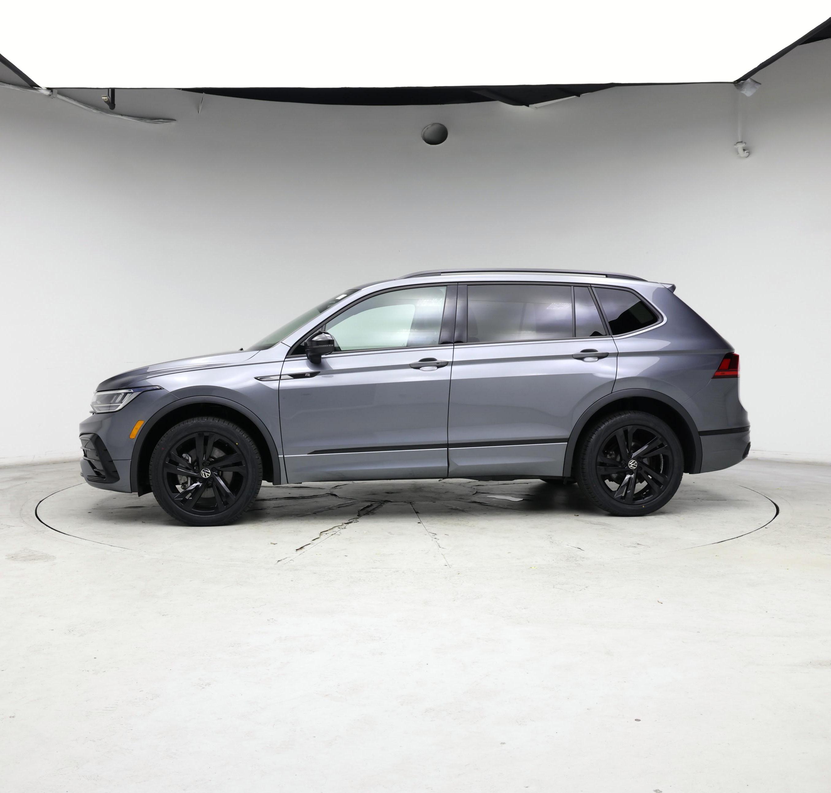 Thumbnail: 2023 Volkswagen Tiguan - 3