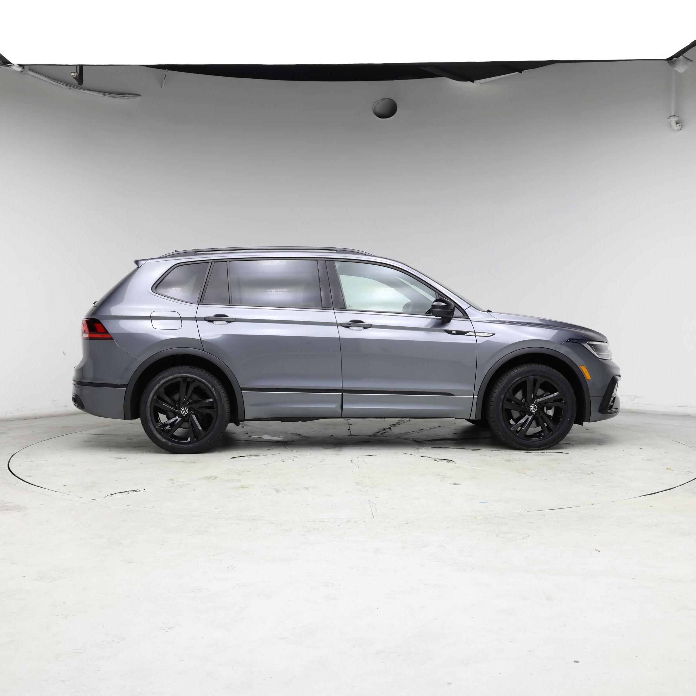 Thumbnail: 2023 Volkswagen Tiguan - 7