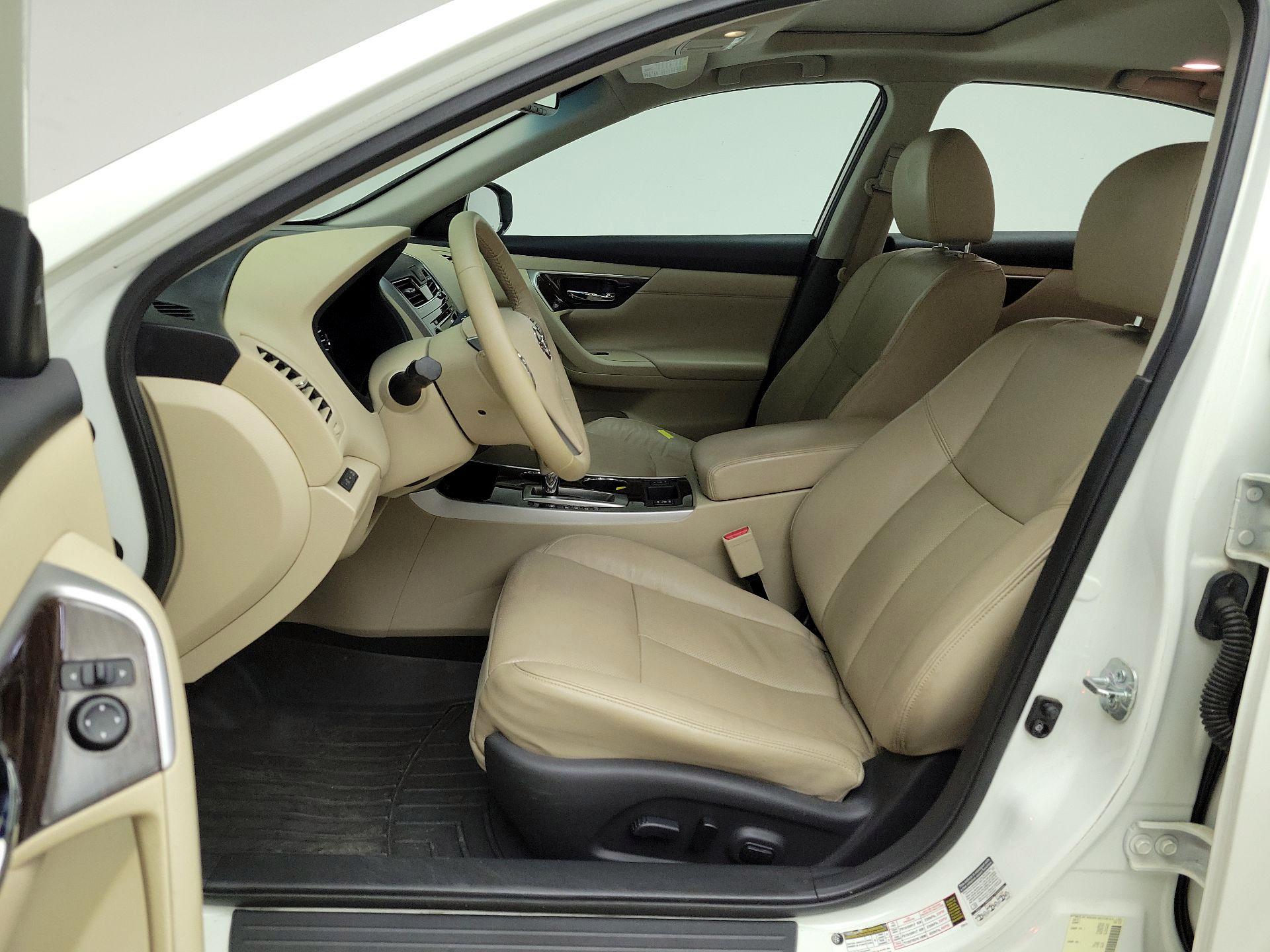 Thumbnail: 2015 Nissan Altima - 11