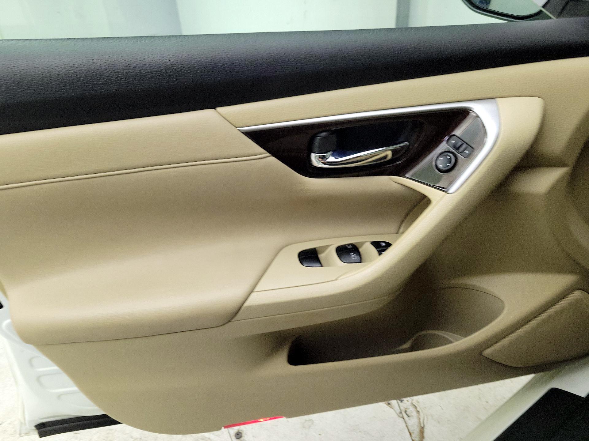 Thumbnail: 2015 Nissan Altima - 12