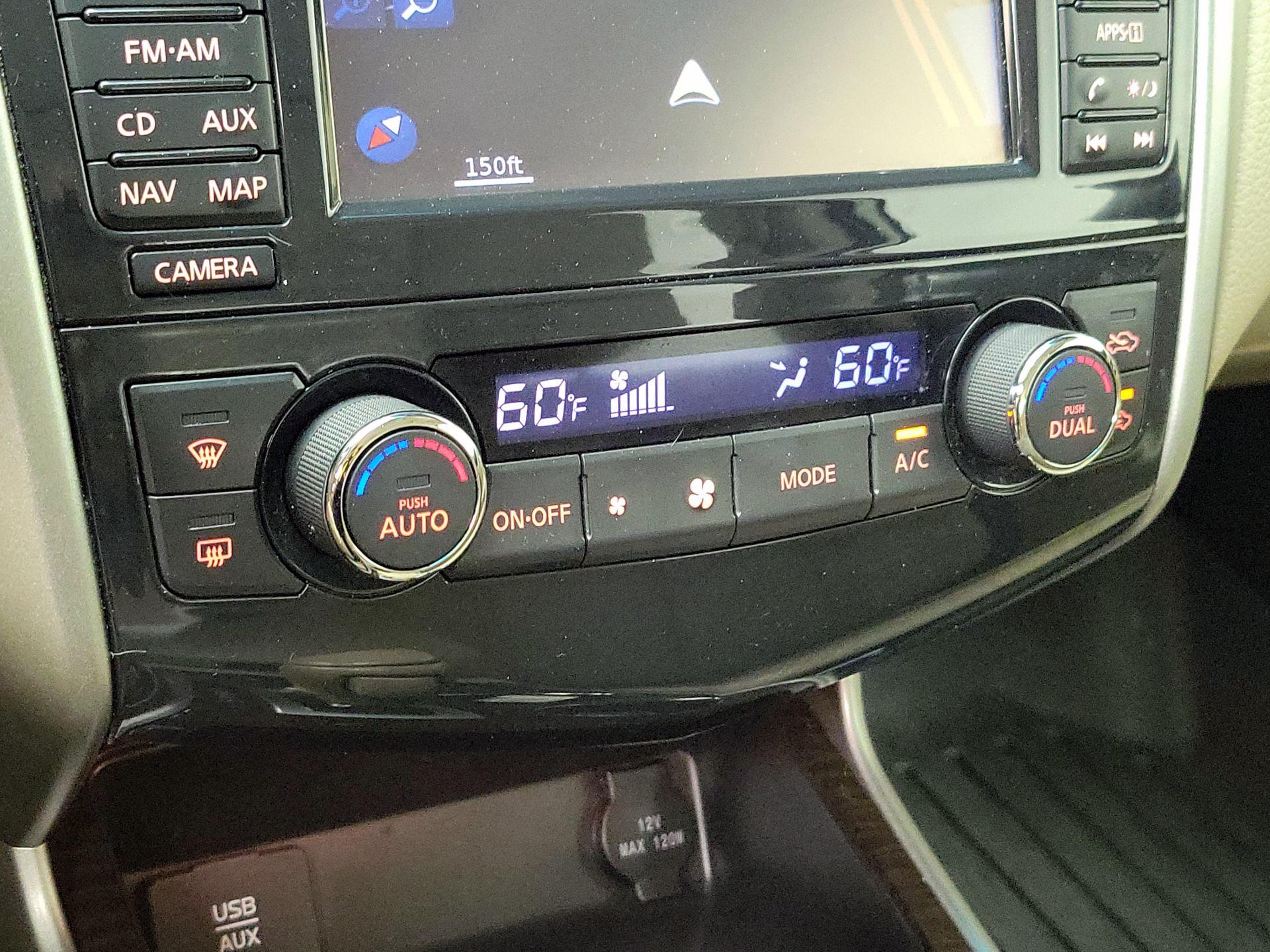 Thumbnail: 2015 Nissan Altima - 16