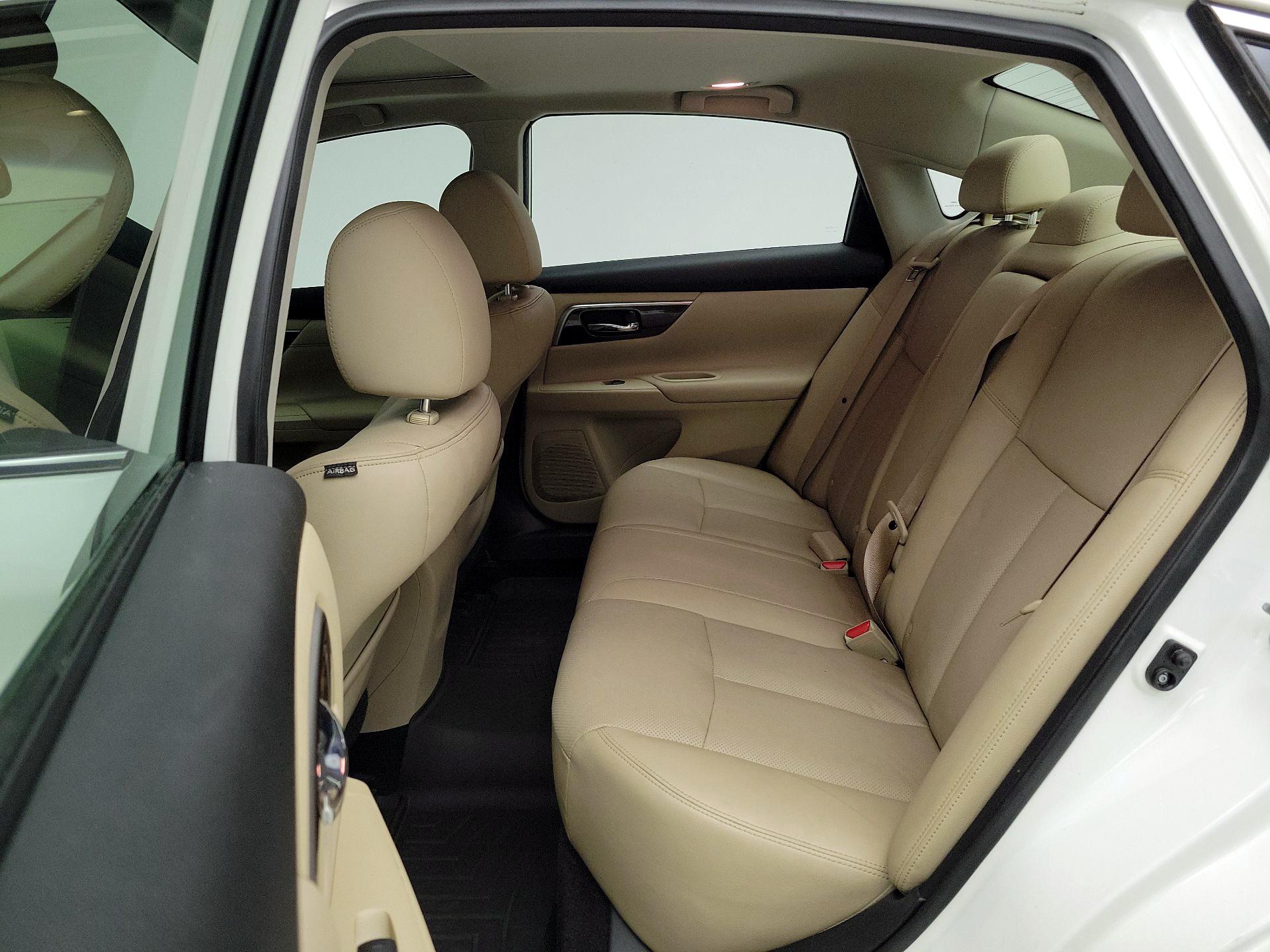 Thumbnail: 2015 Nissan Altima - 20