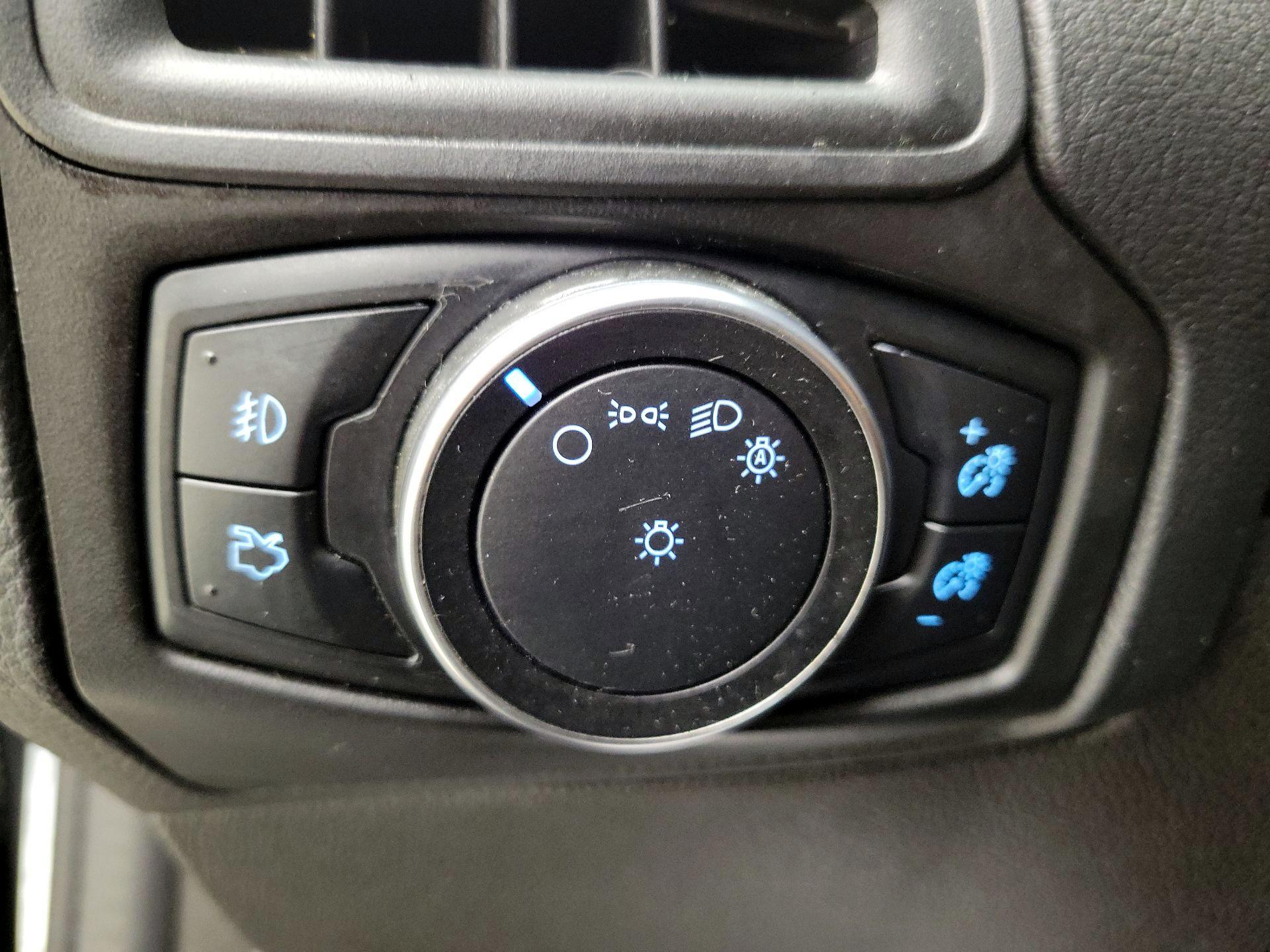 Thumbnail: 2016 Ford Focus - 13